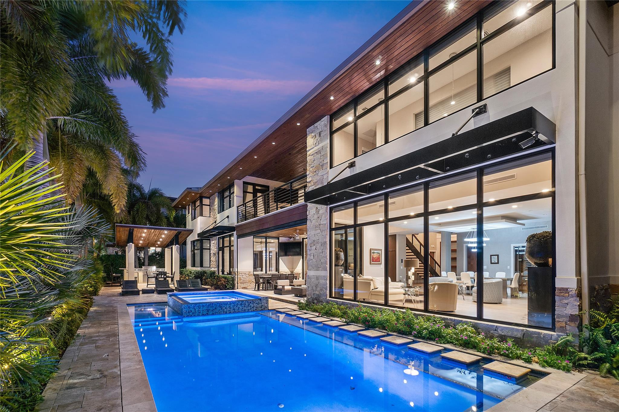 615 Royal Plaza Drive