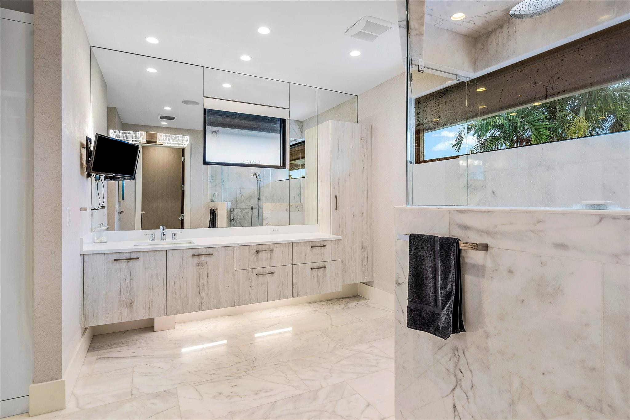 615 Royal Plaza Drive