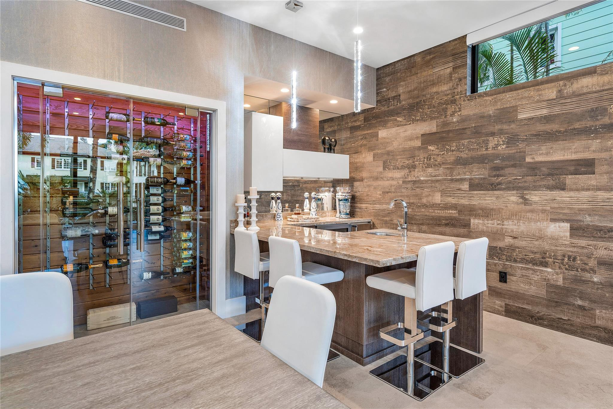 615 Royal Plaza Drive