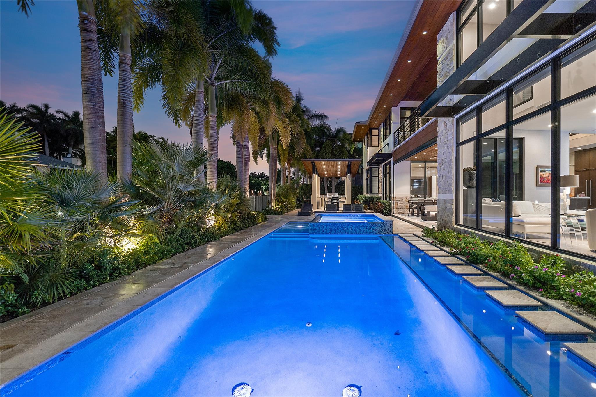 615 Royal Plaza Drive