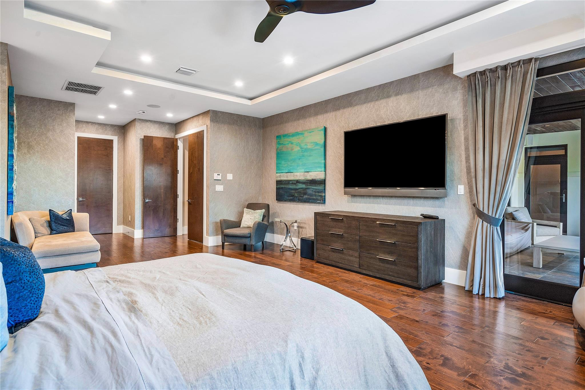 615 Royal Plaza Drive