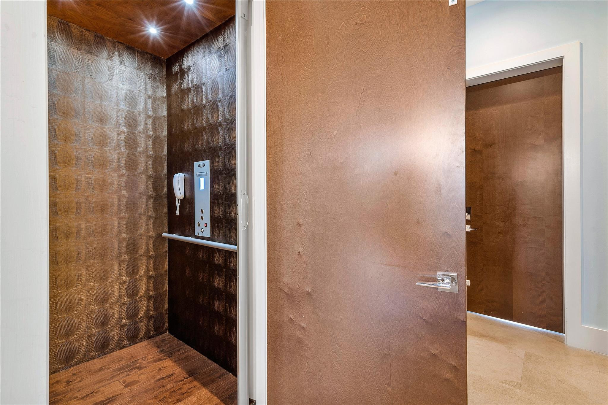 615 Royal Plaza Drive