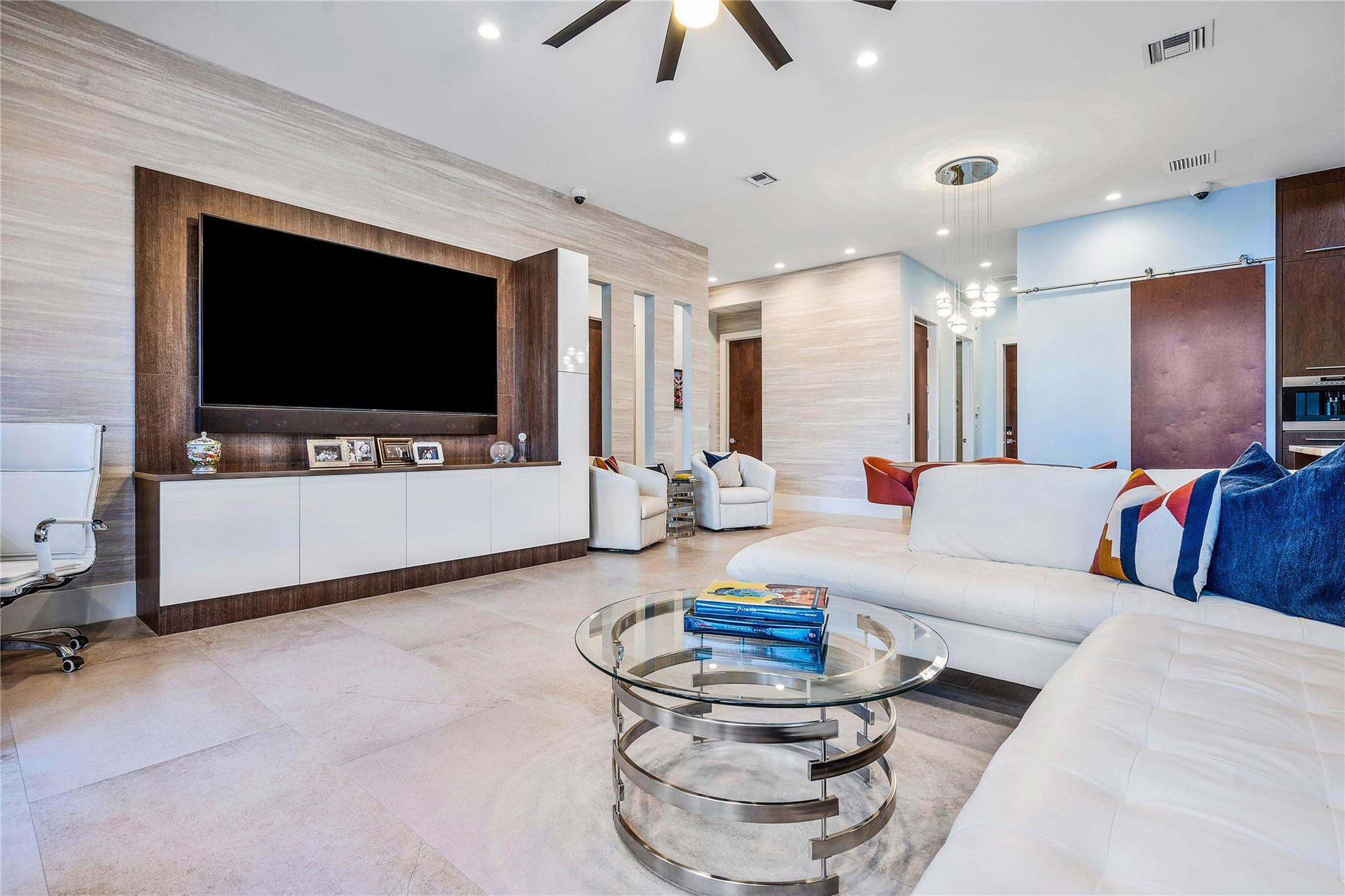 615 Royal Plaza Drive