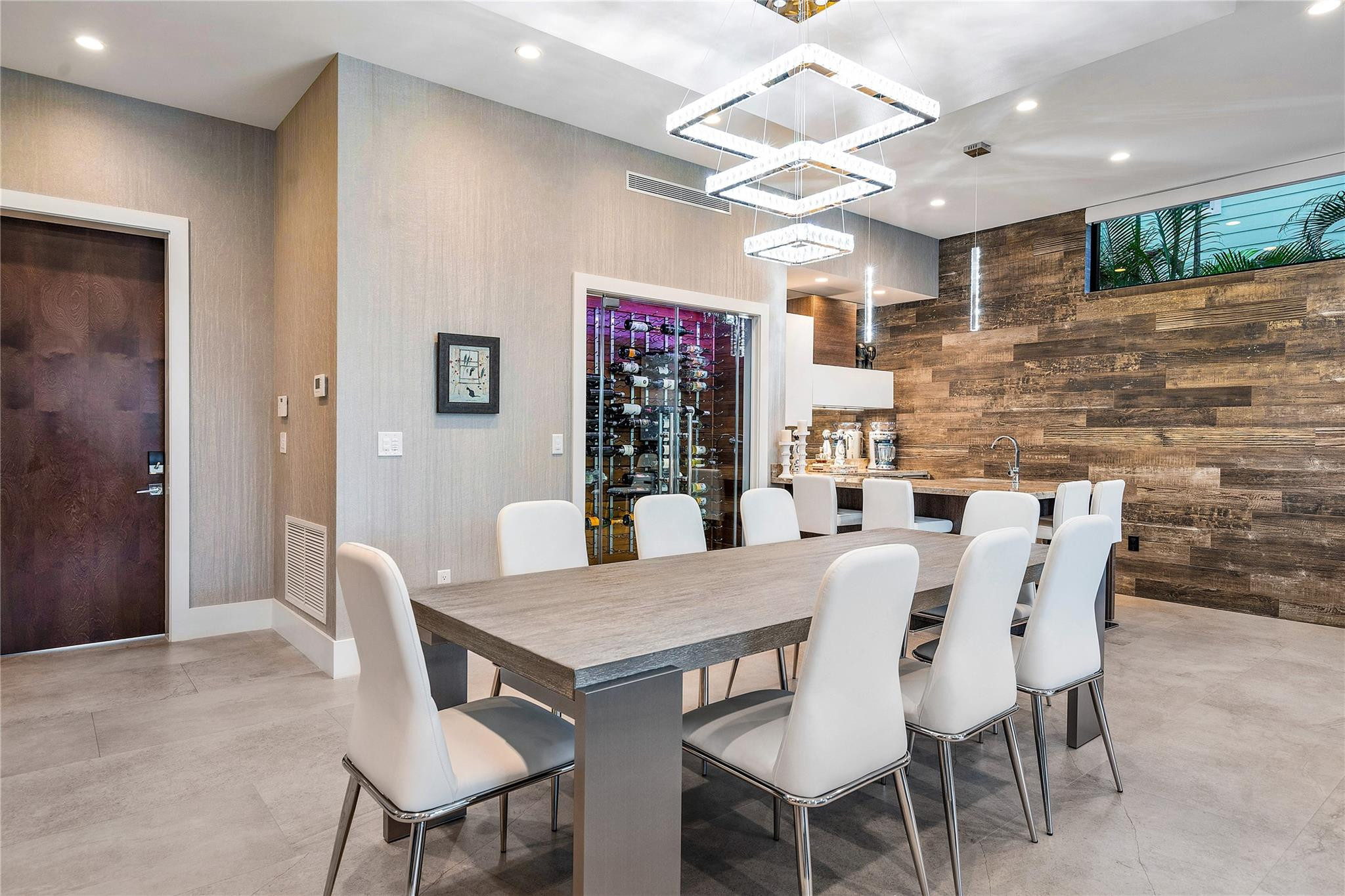 615 Royal Plaza Drive