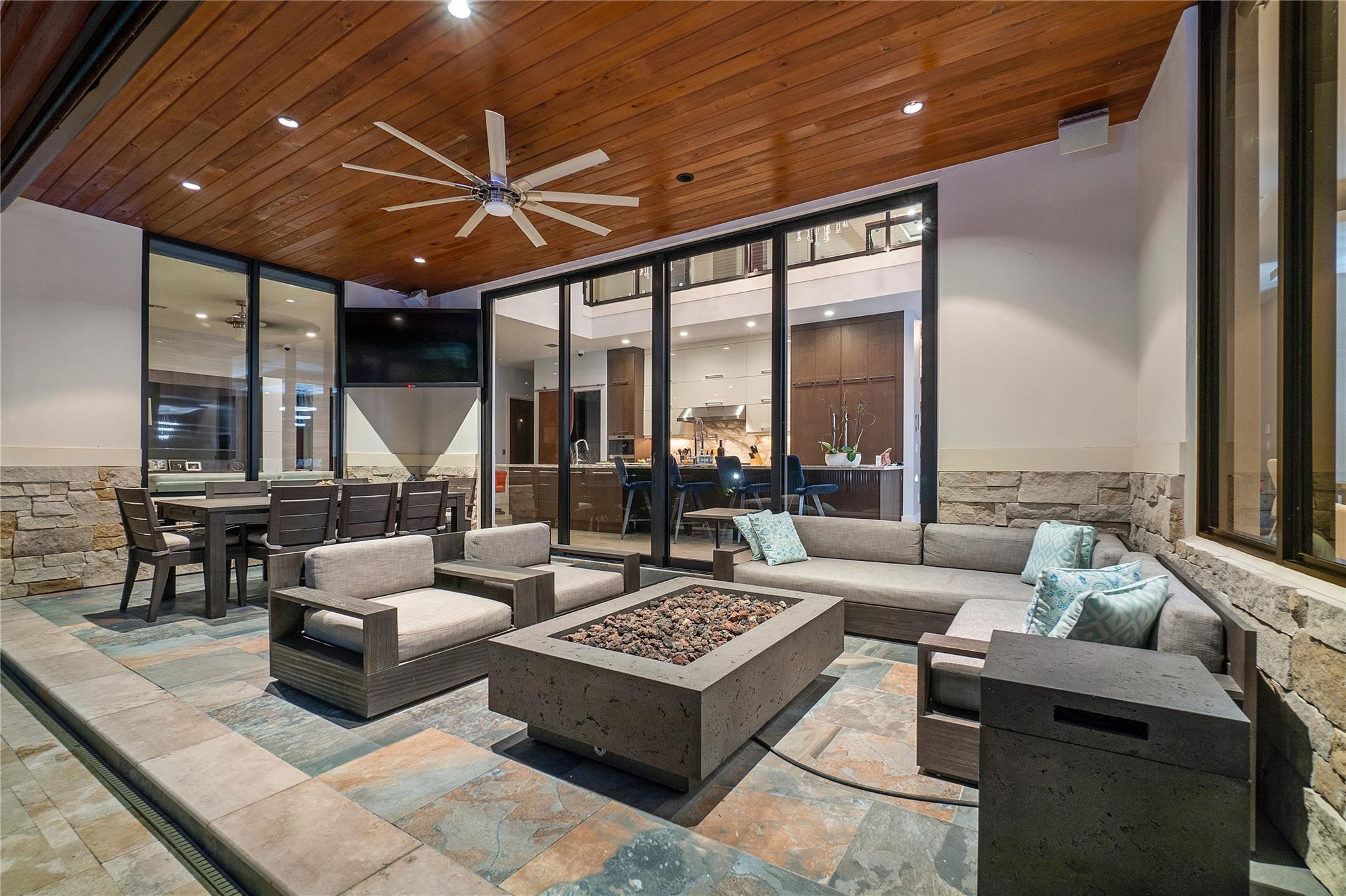 615 Royal Plaza Drive