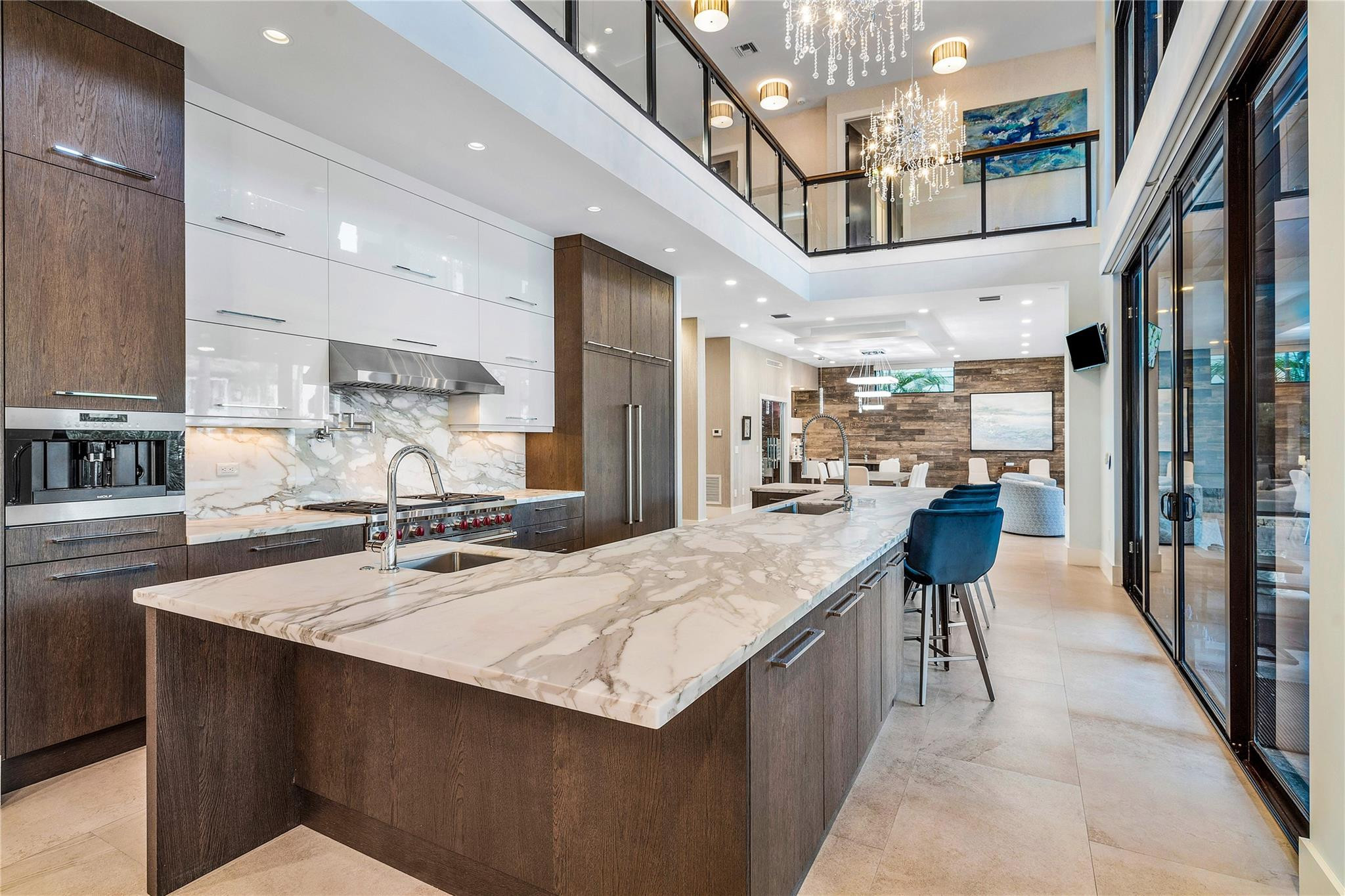 615 Royal Plaza Drive