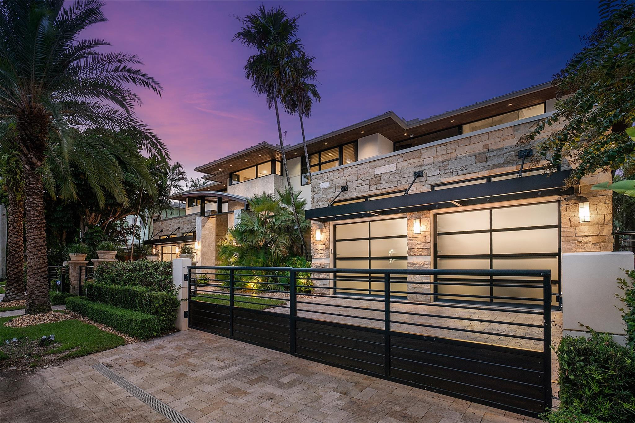 615 Royal Plaza Drive