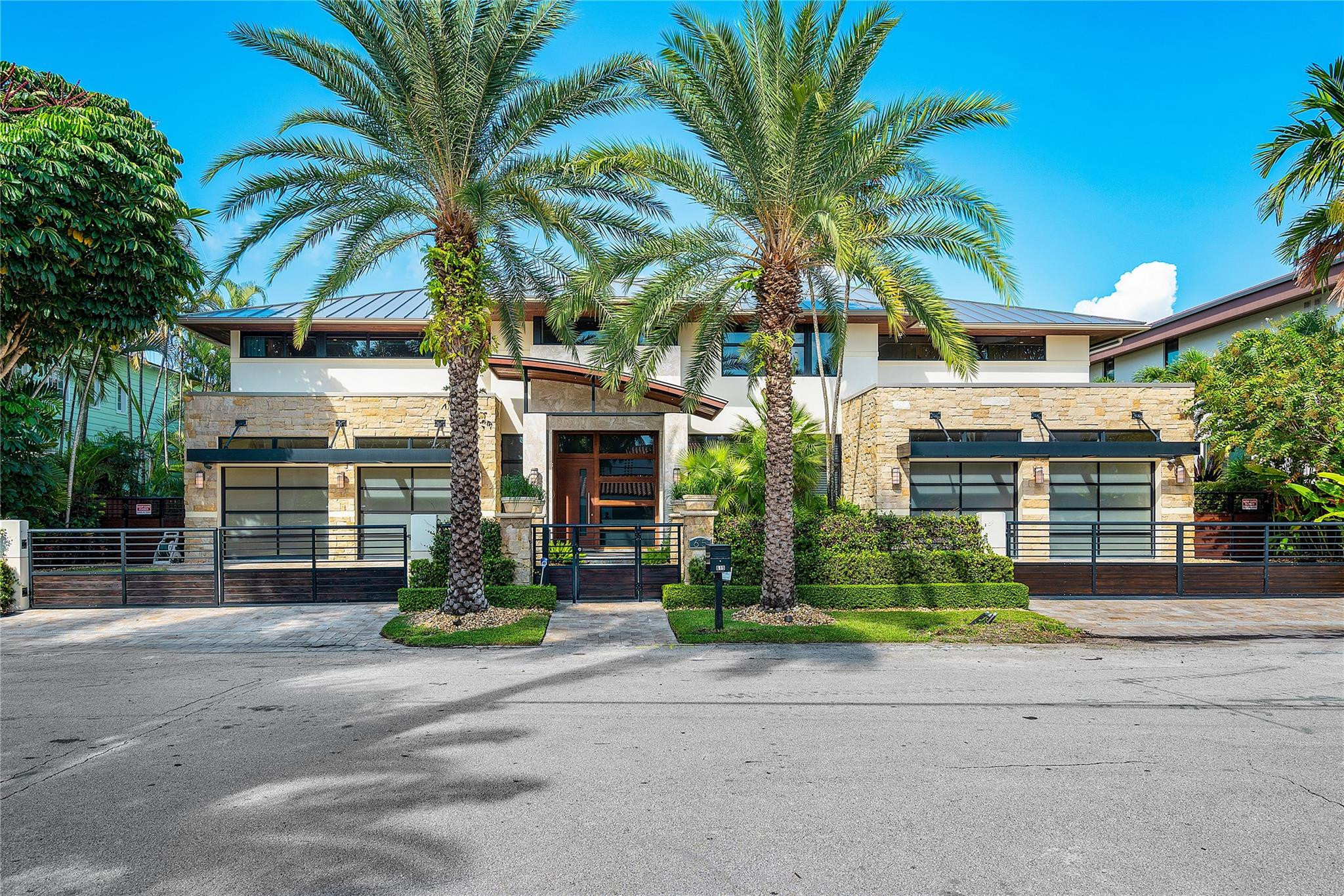 615 Royal Plaza Drive