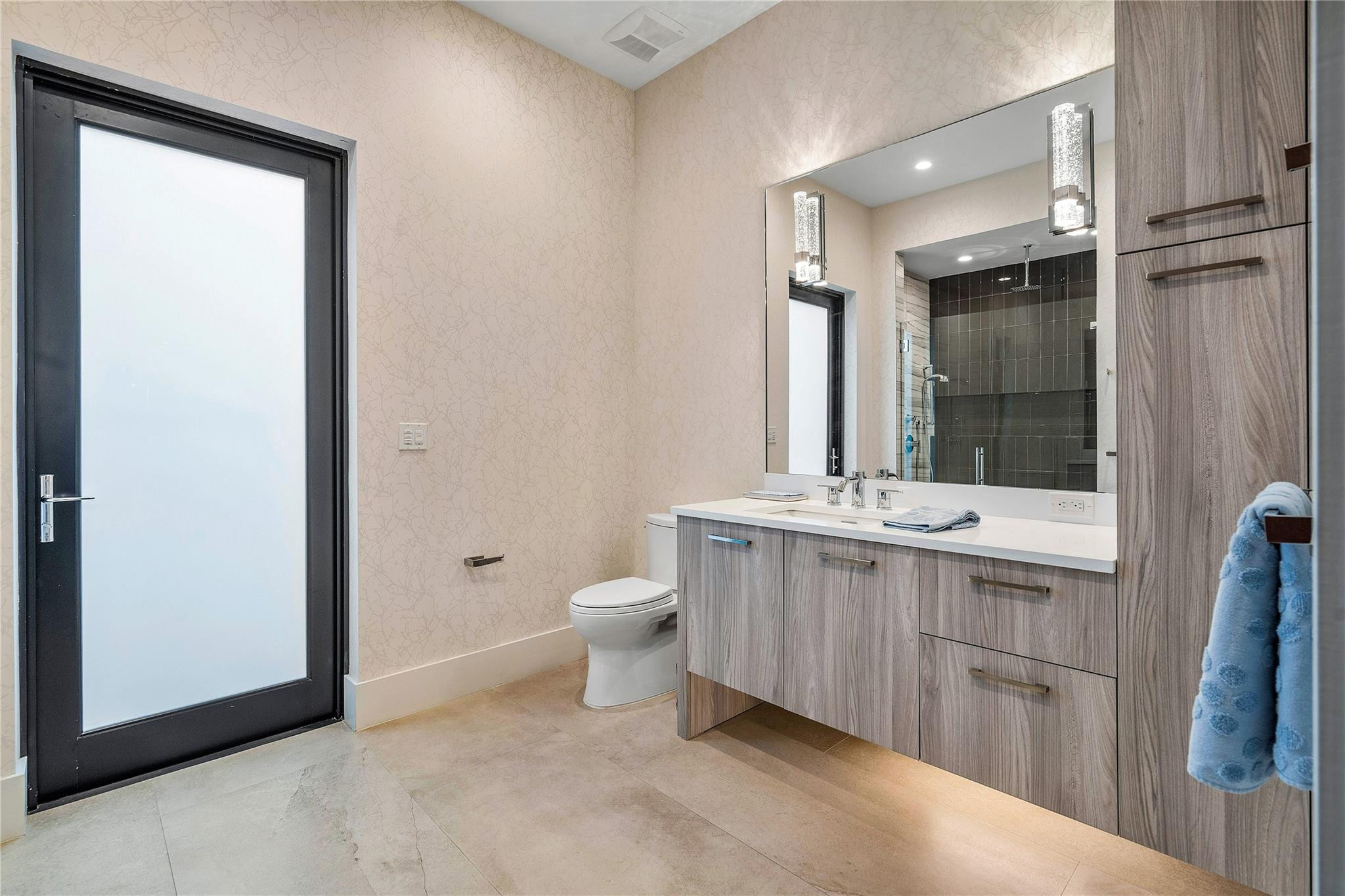 615 Royal Plaza Drive