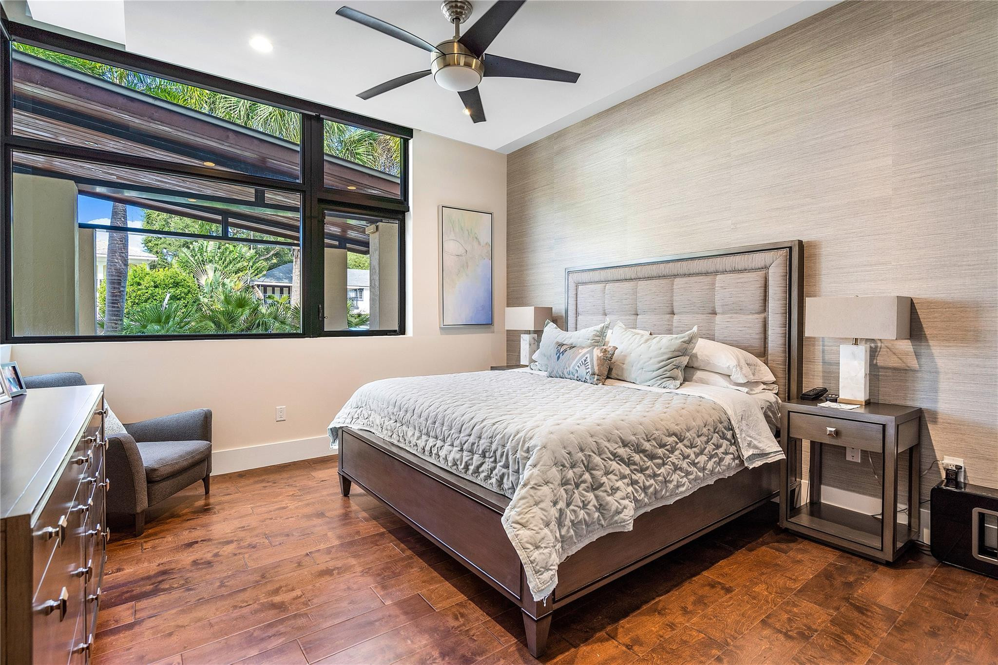 615 Royal Plaza Drive