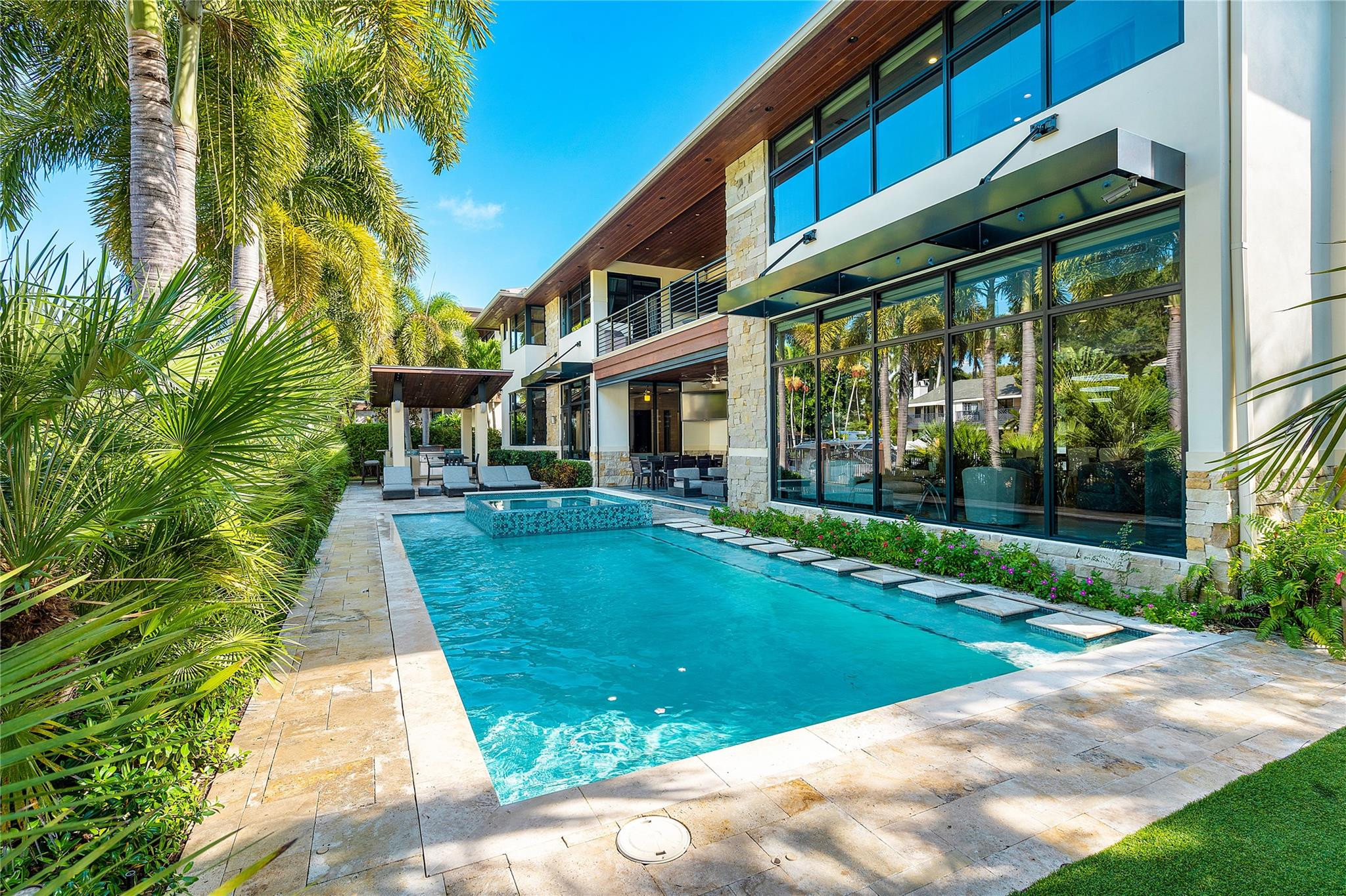 615 Royal Plaza Drive