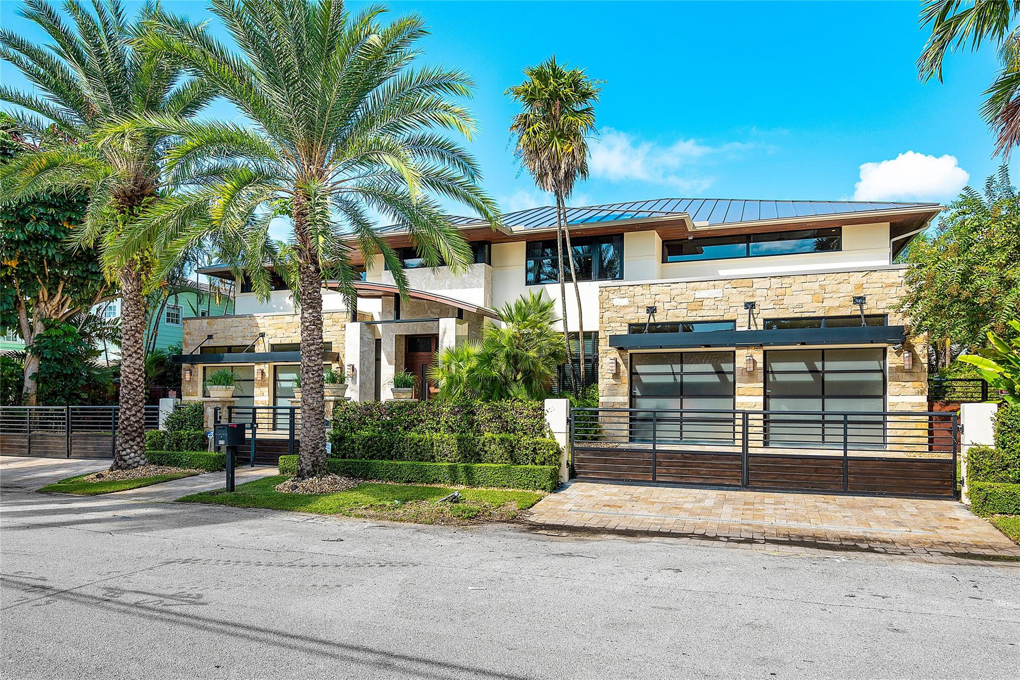 615 Royal Plaza Drive