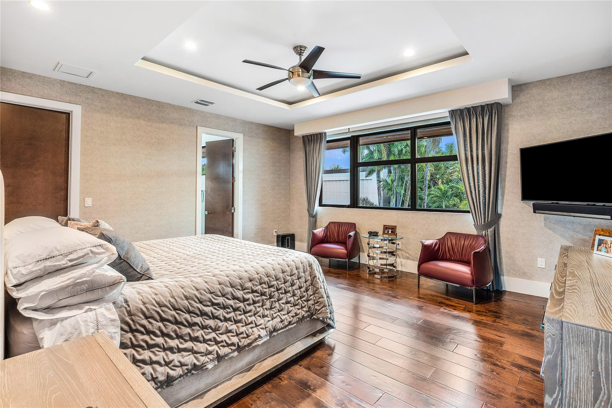 615 Royal Plaza Drive