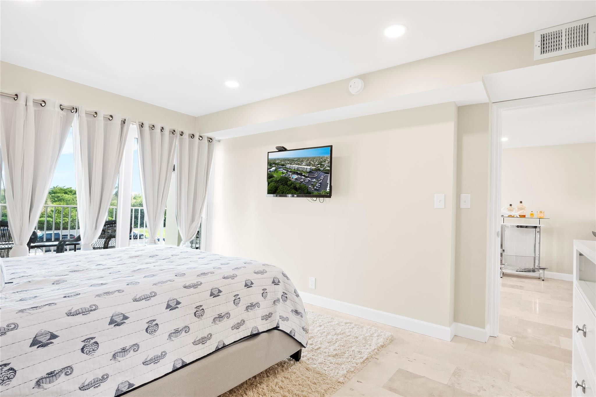 1511 SE 15 Court 304