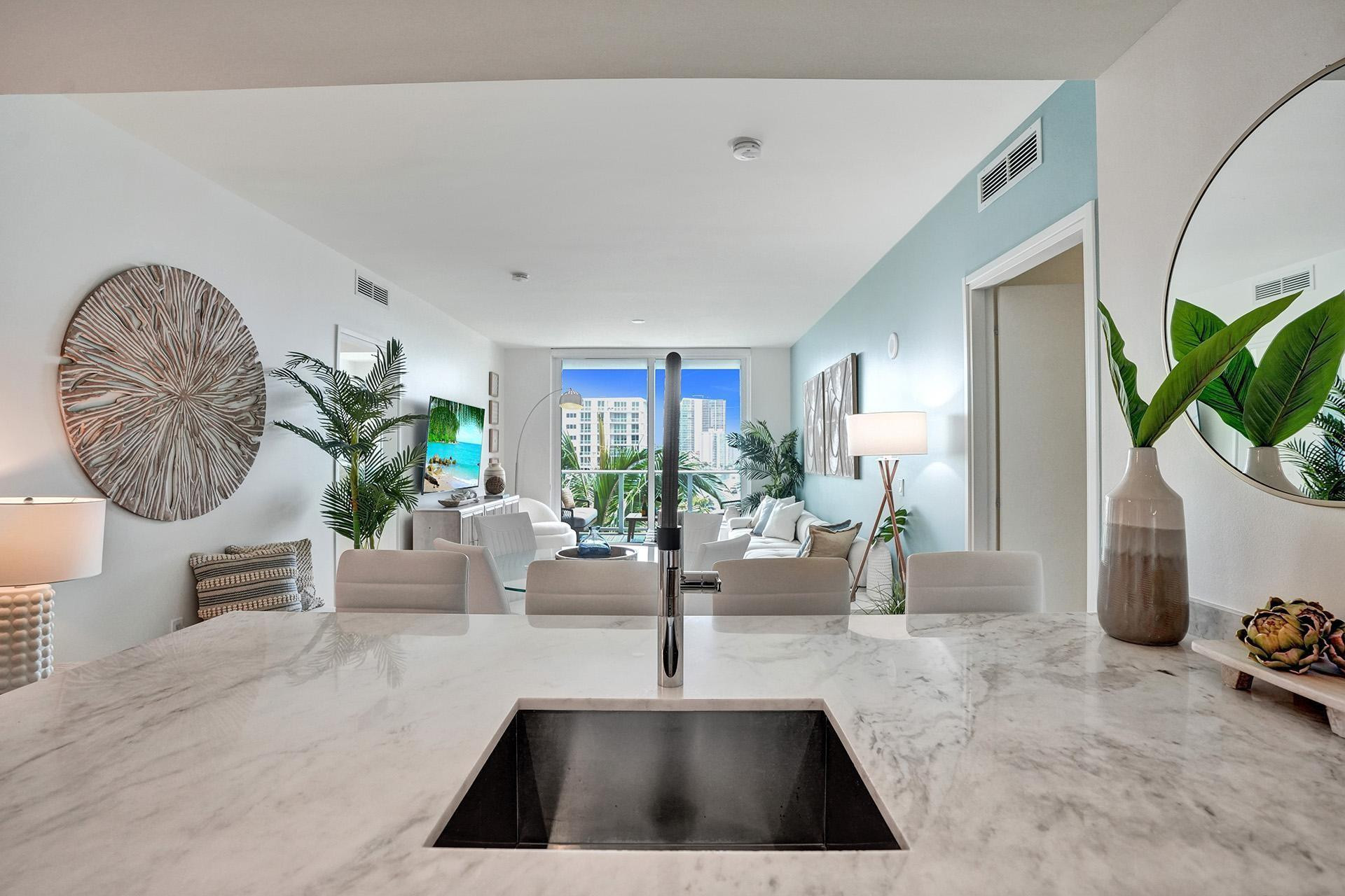 401 N Birch Road 702