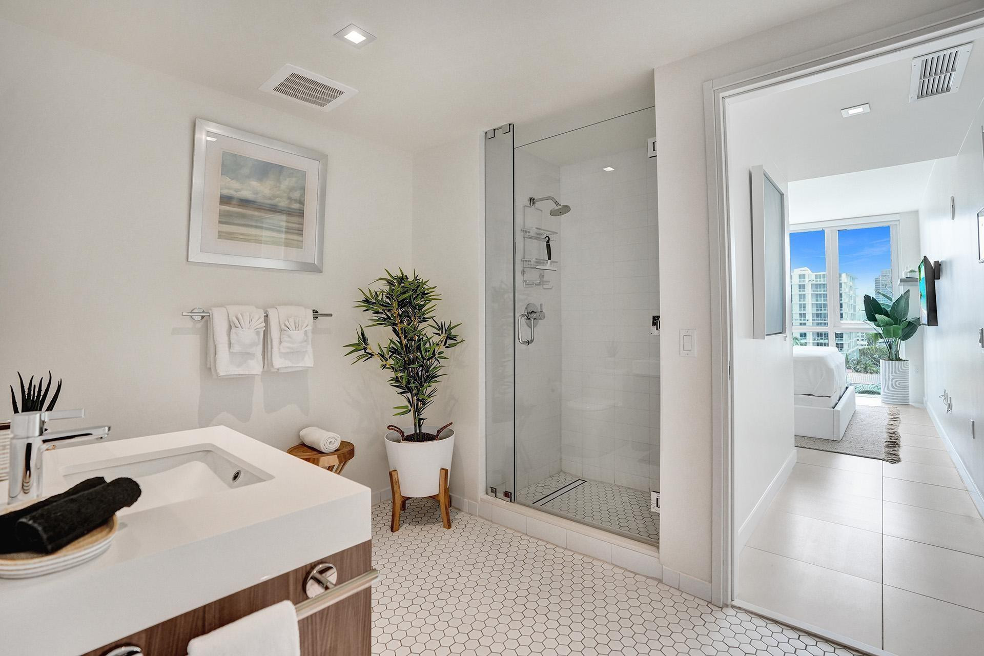 401 N Birch Road 702