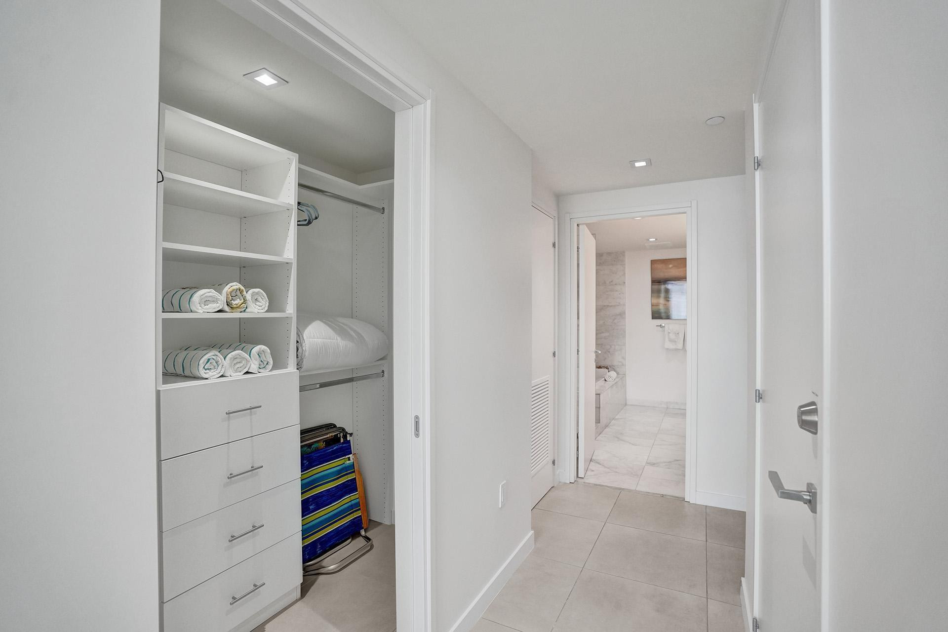 401 N Birch Road 702