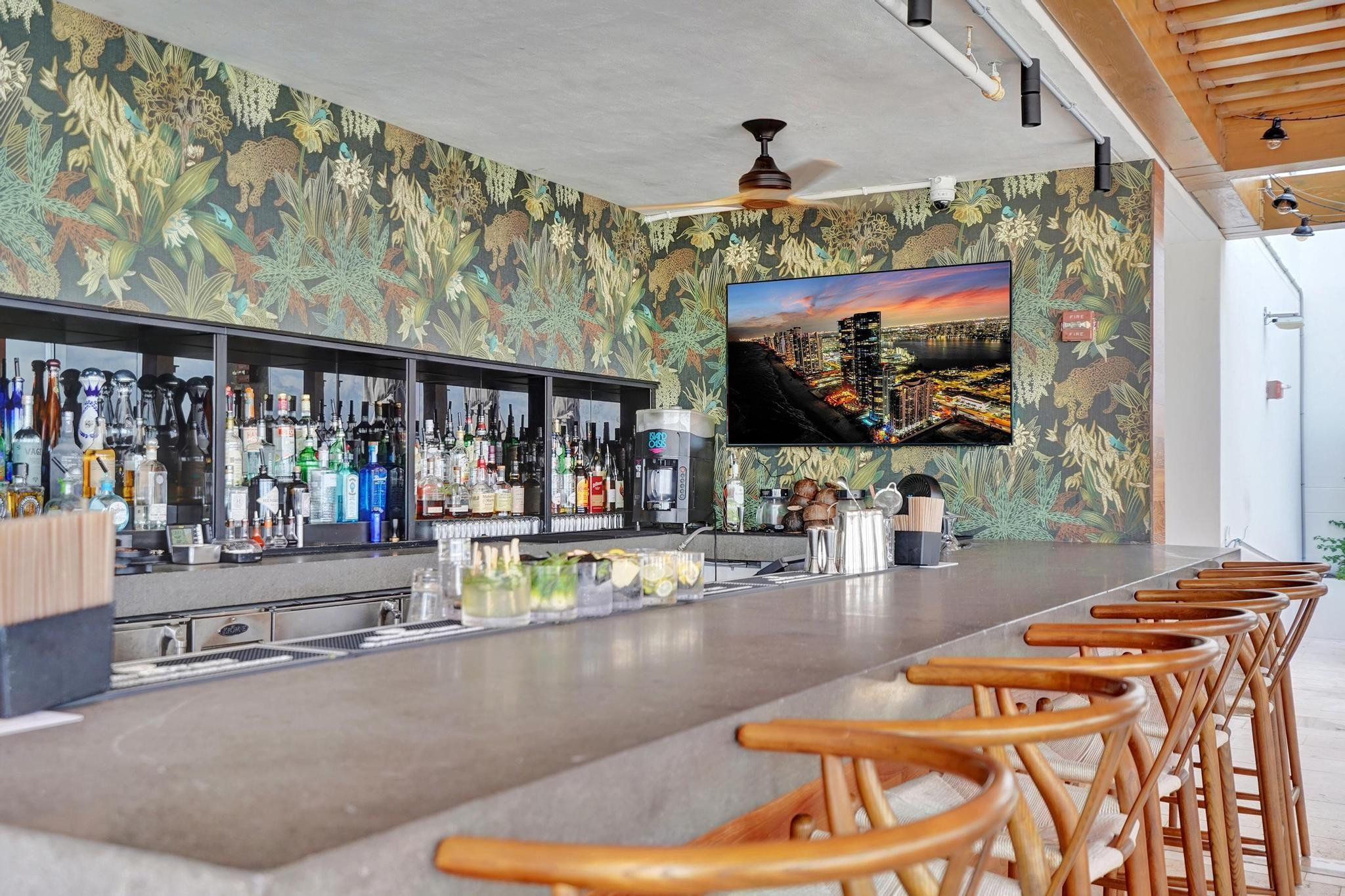 401 N Birch Road 702