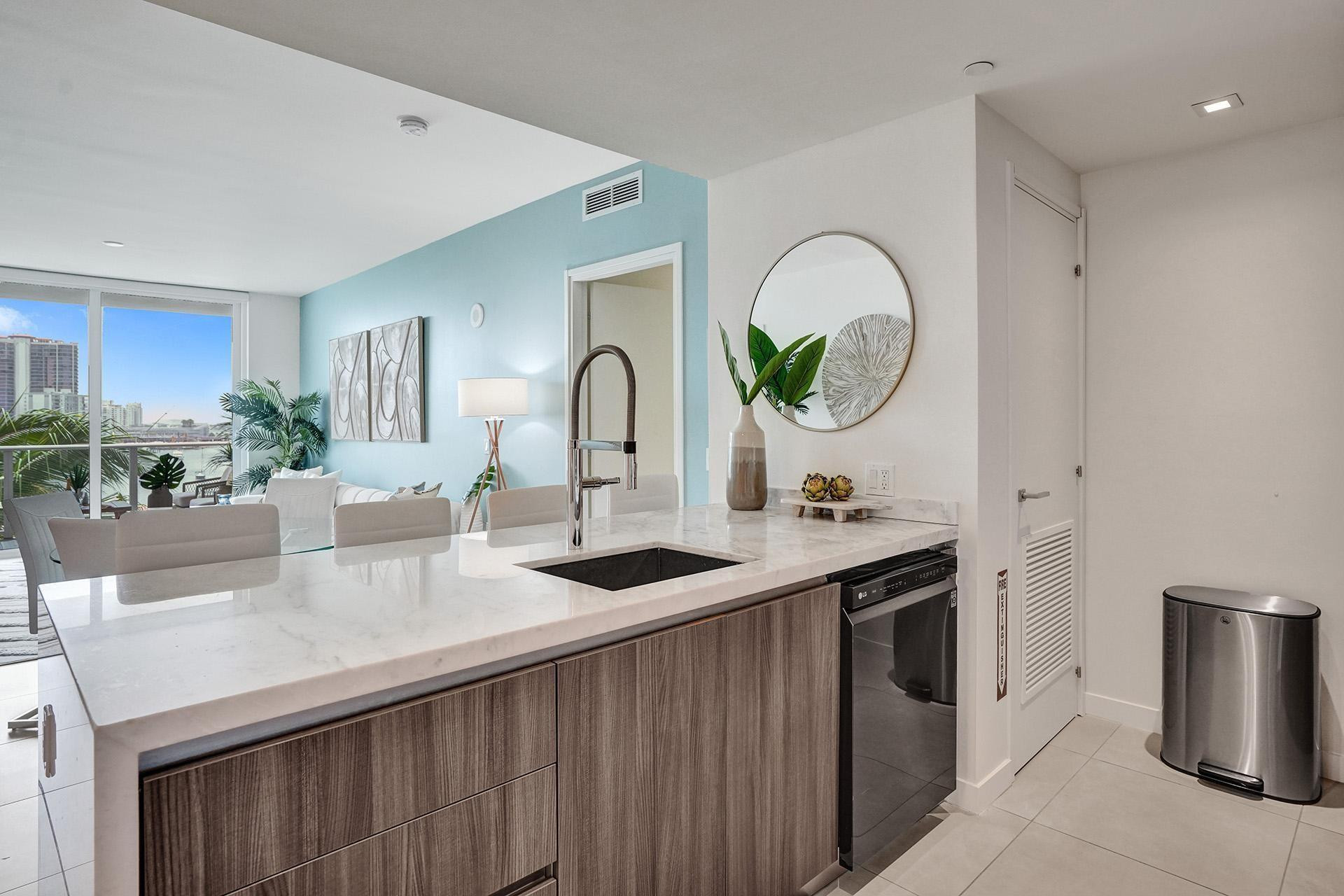 401 N Birch Road 702