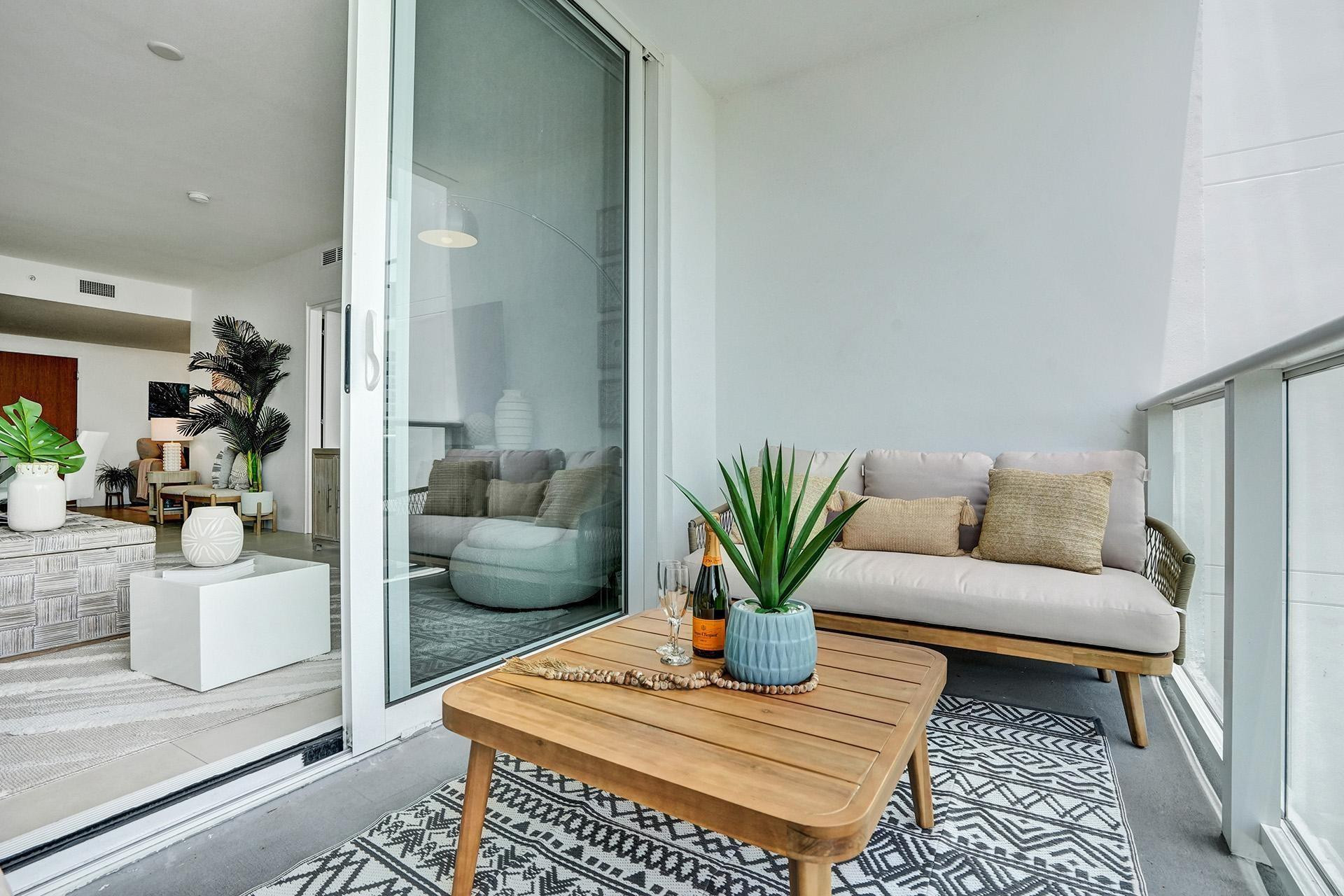 401 N Birch Road 702