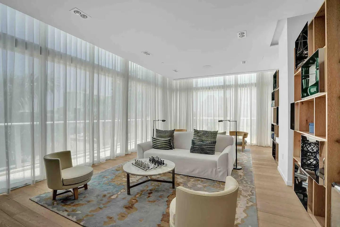 401 N Birch Road 702