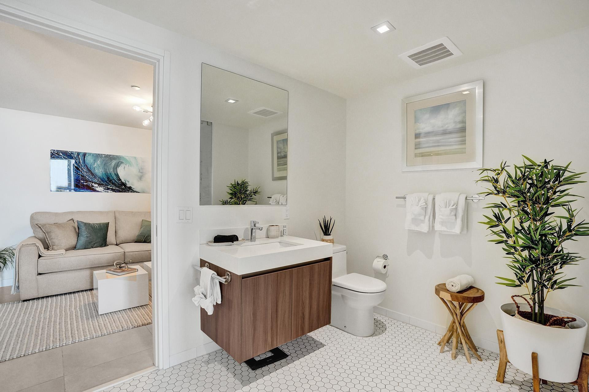 401 N Birch Road 702