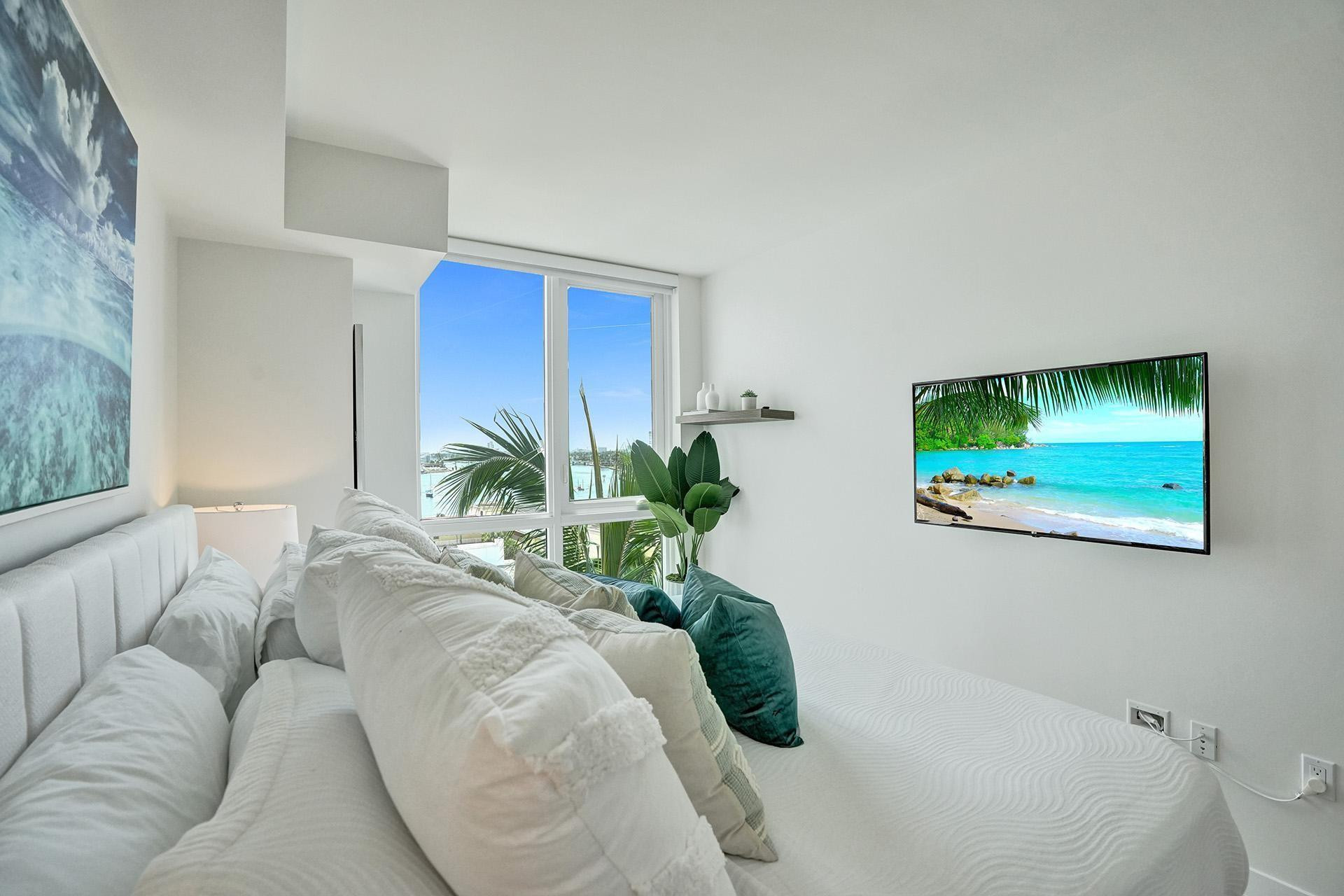 401 N Birch Road 702