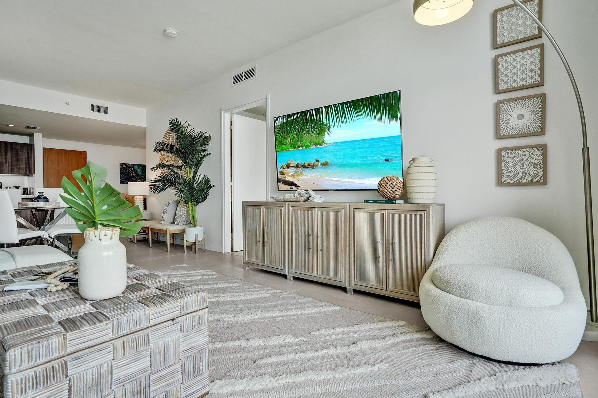 401 N Birch Road 702