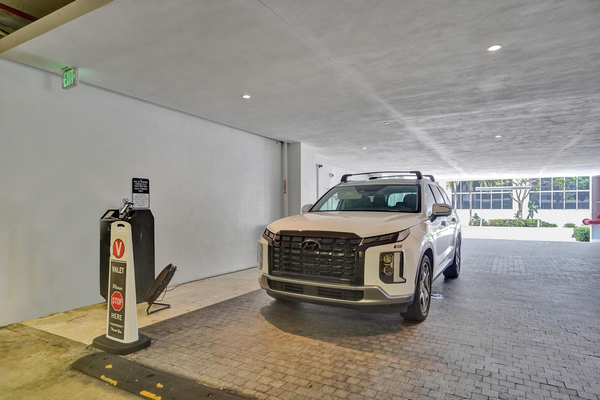 401 N Birch Road 702