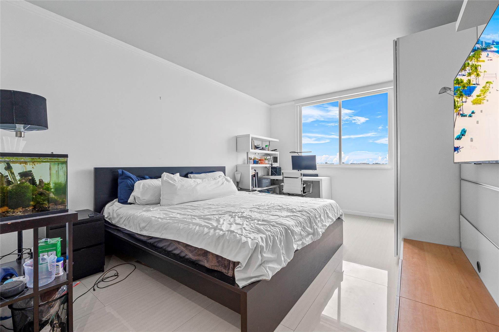 300 Bayview Drive 404
