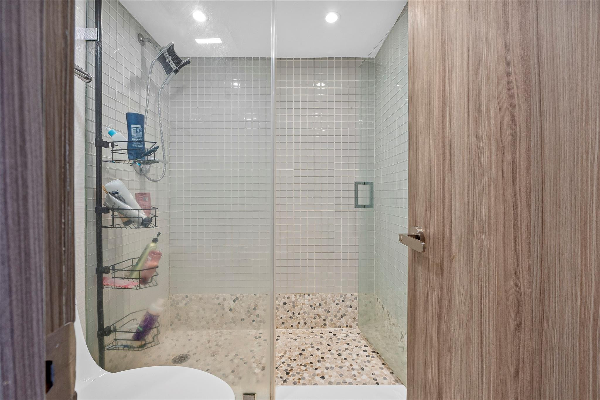 300 Bayview Drive 404