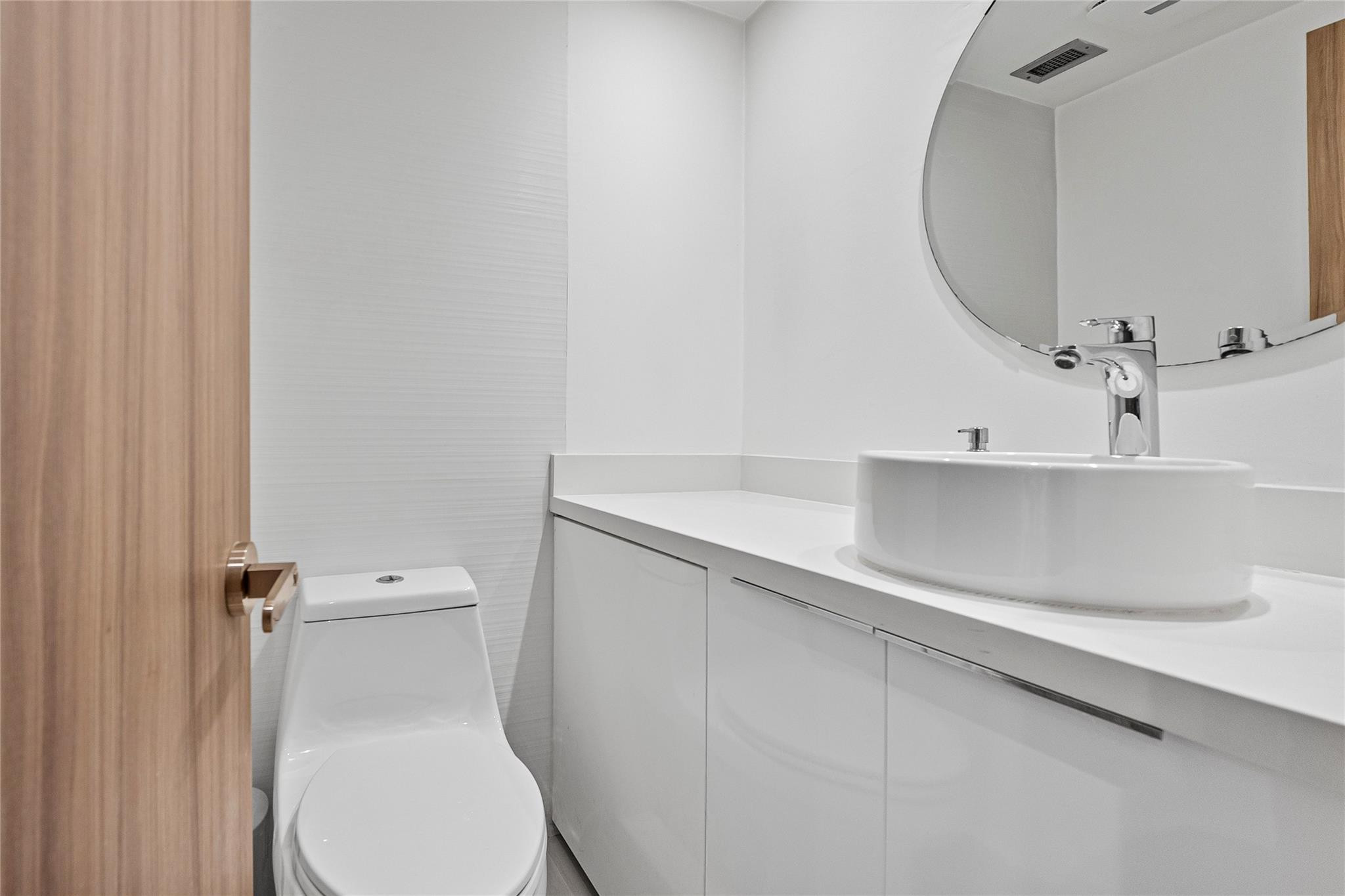 300 Bayview Drive 404