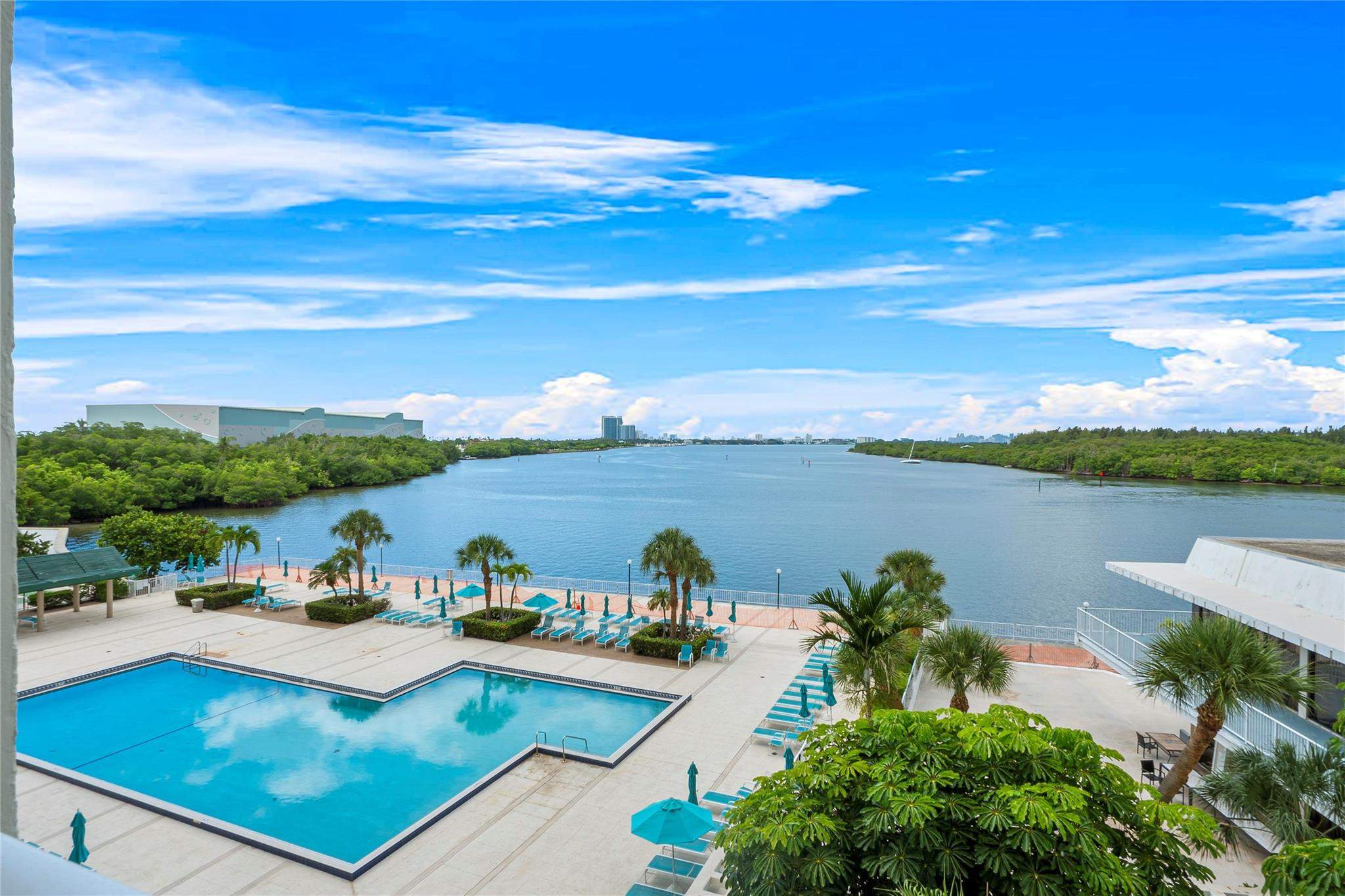 300 Bayview Drive 404