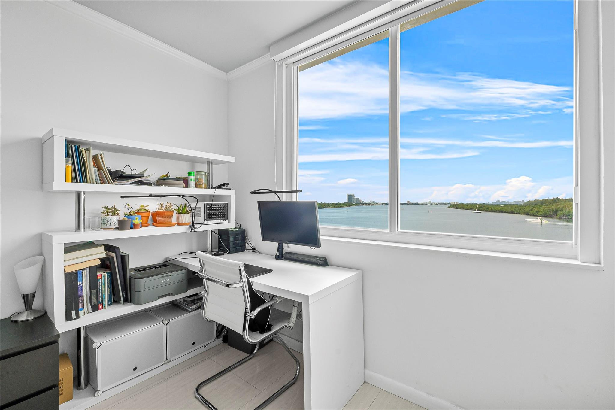 300 Bayview Drive 404