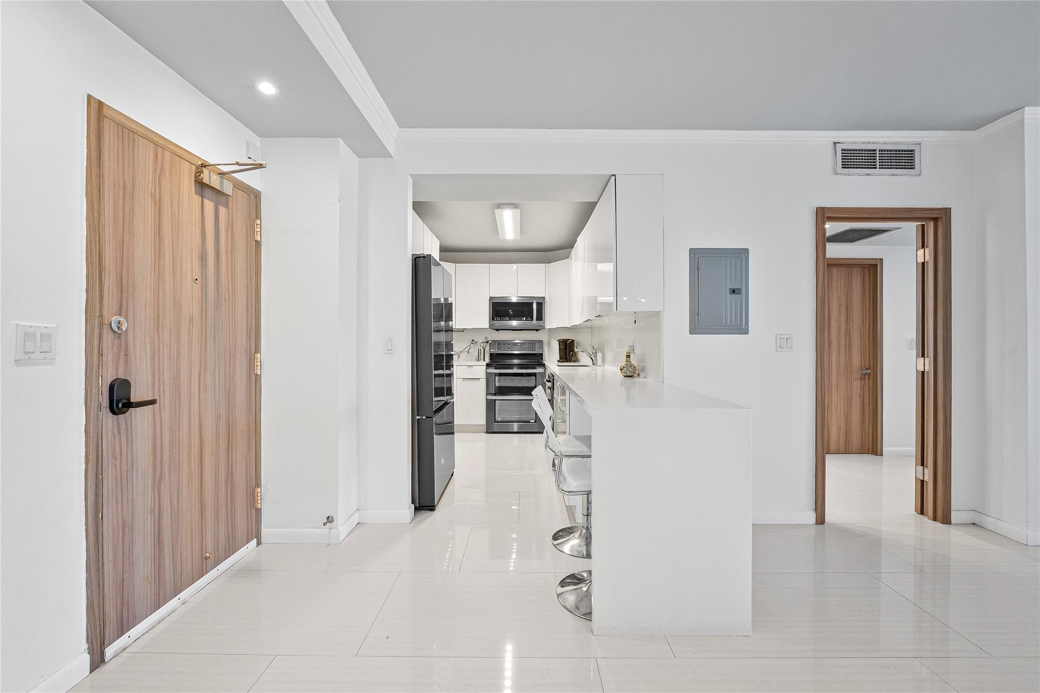 300 Bayview Drive 404
