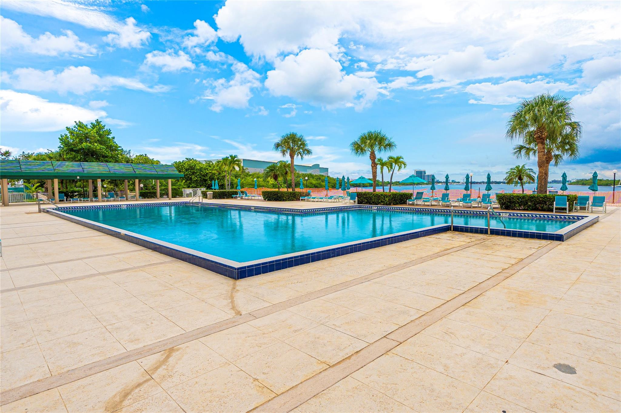 300 Bayview Drive 404