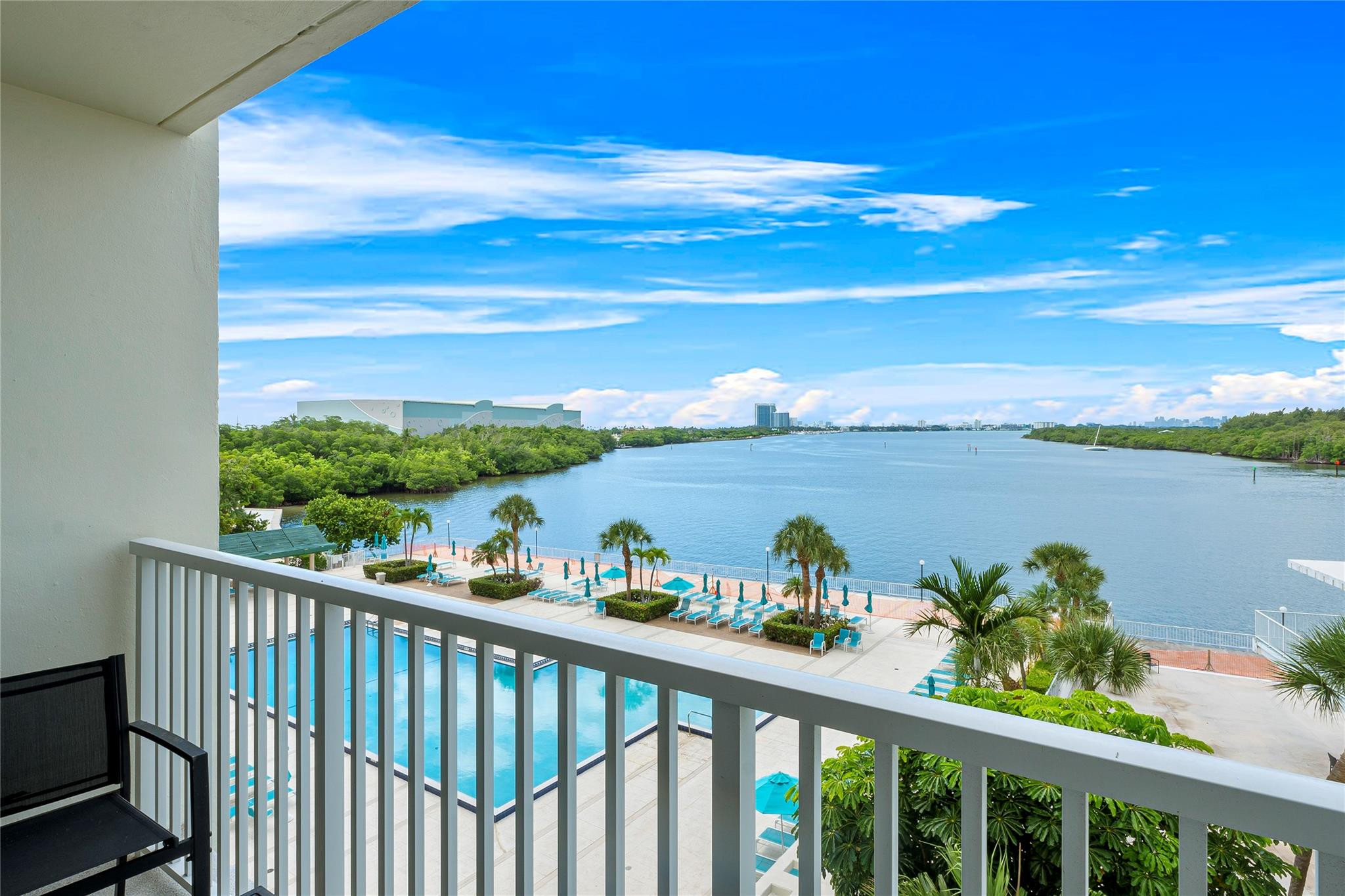 300 Bayview Drive 404