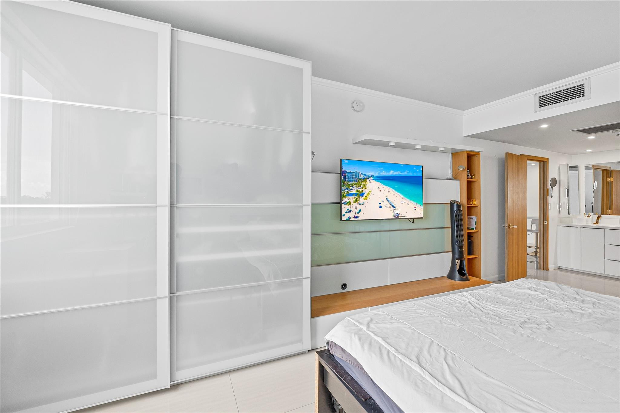 300 Bayview Drive 404