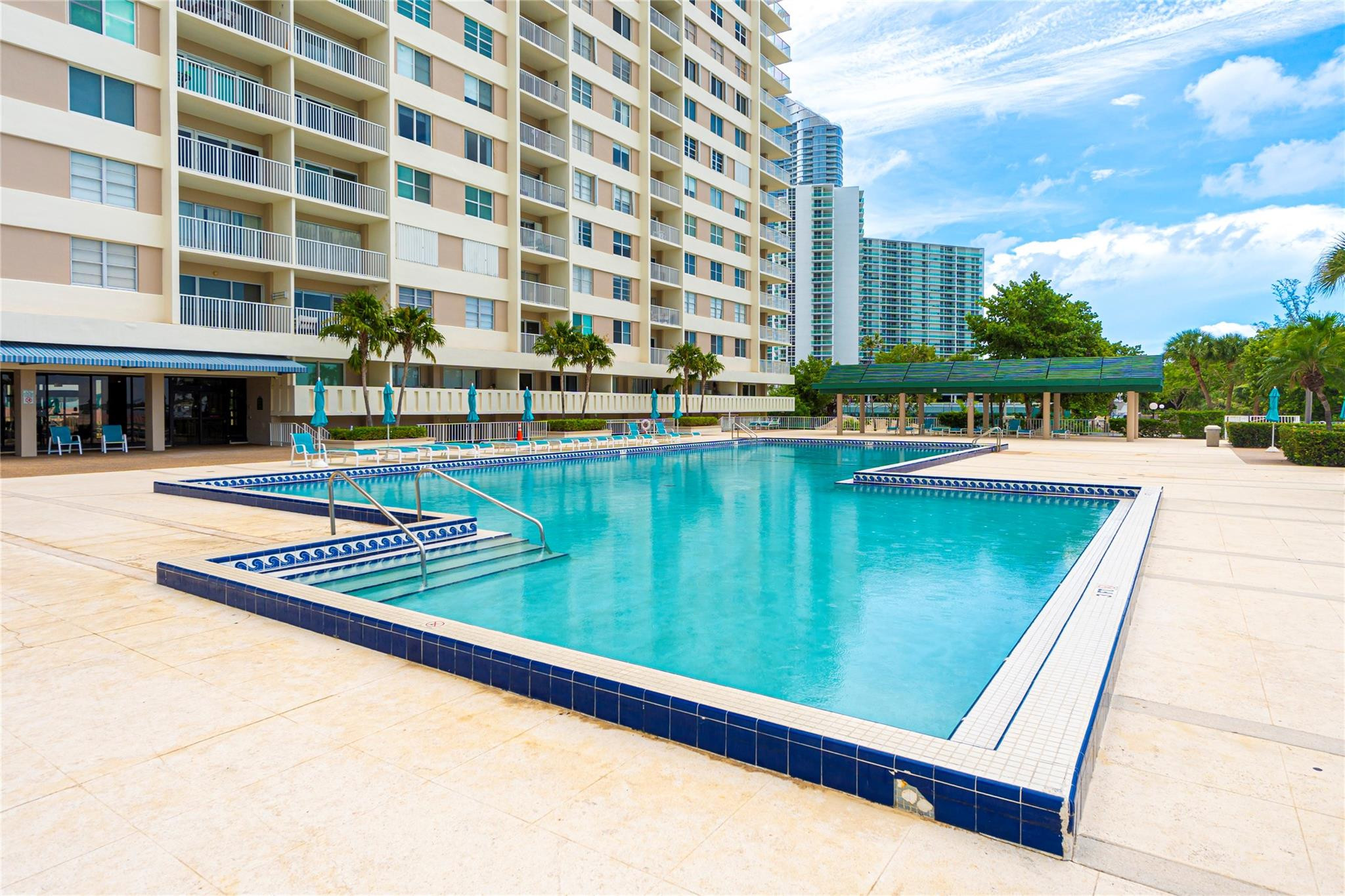 300 Bayview Drive 404