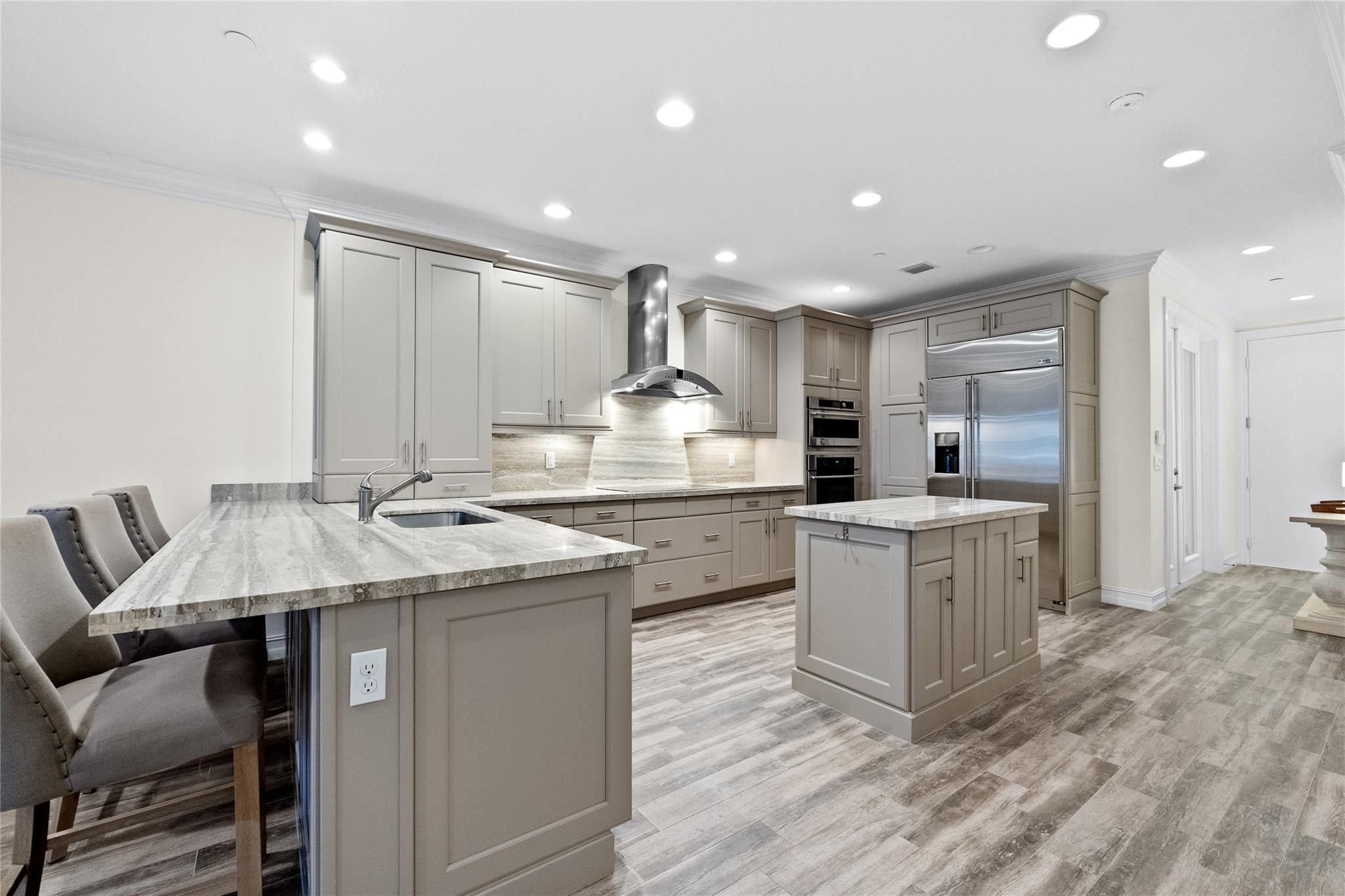 105 Isle Of Venice Drive 105