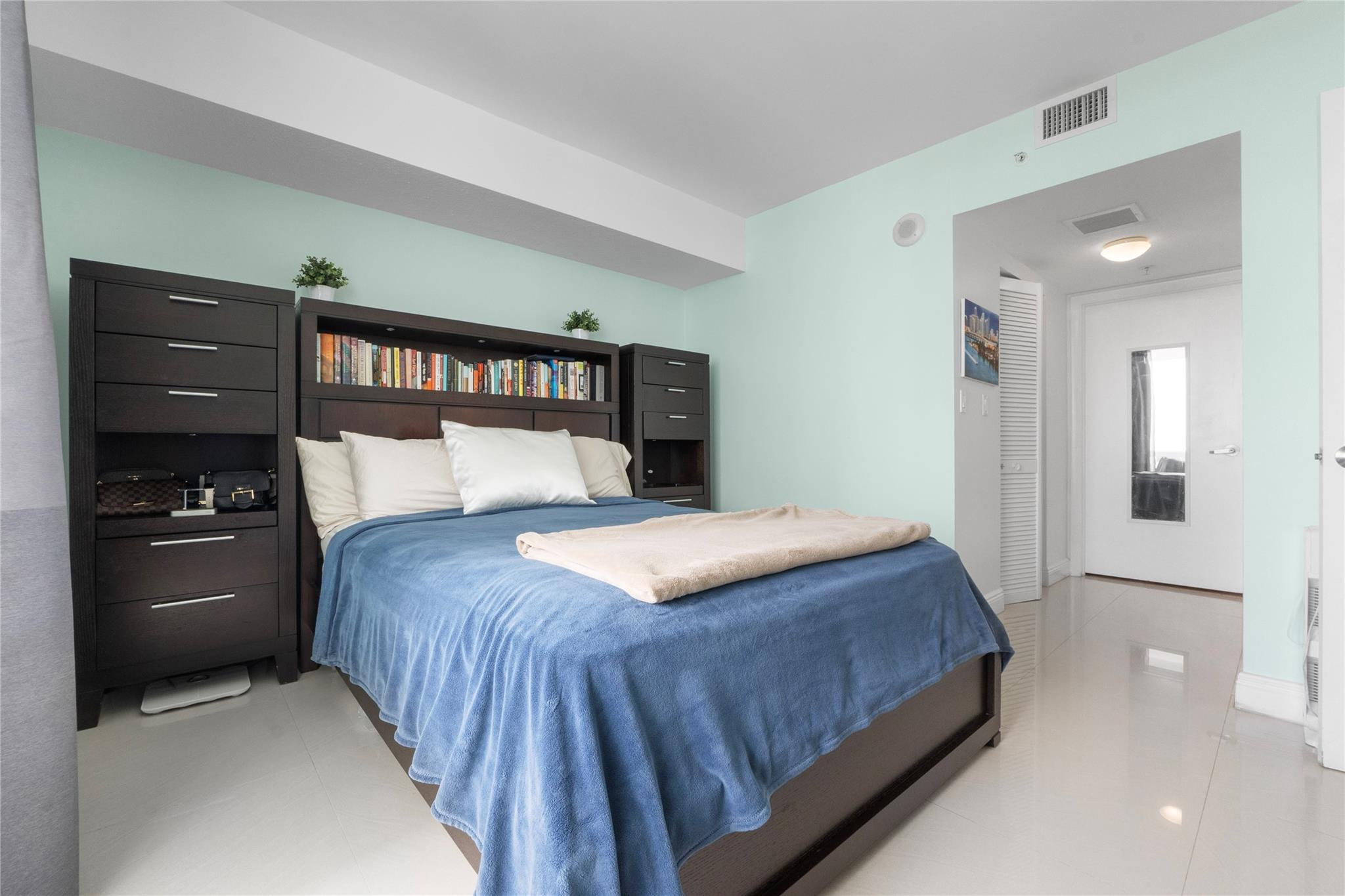 1800 N Bayshore Drive 2402