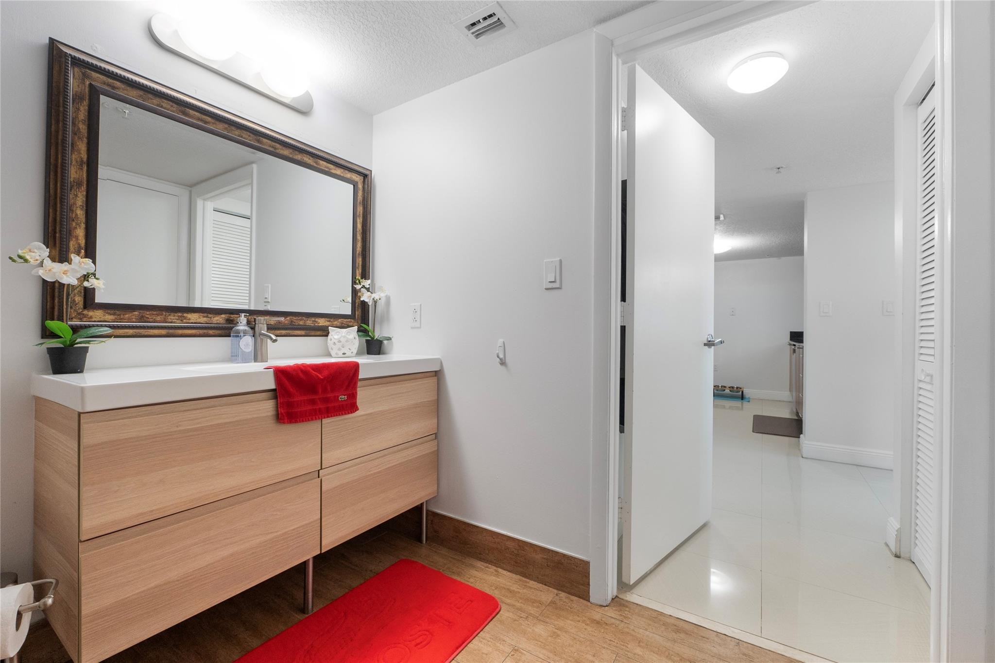 1800 N Bayshore Drive 2402