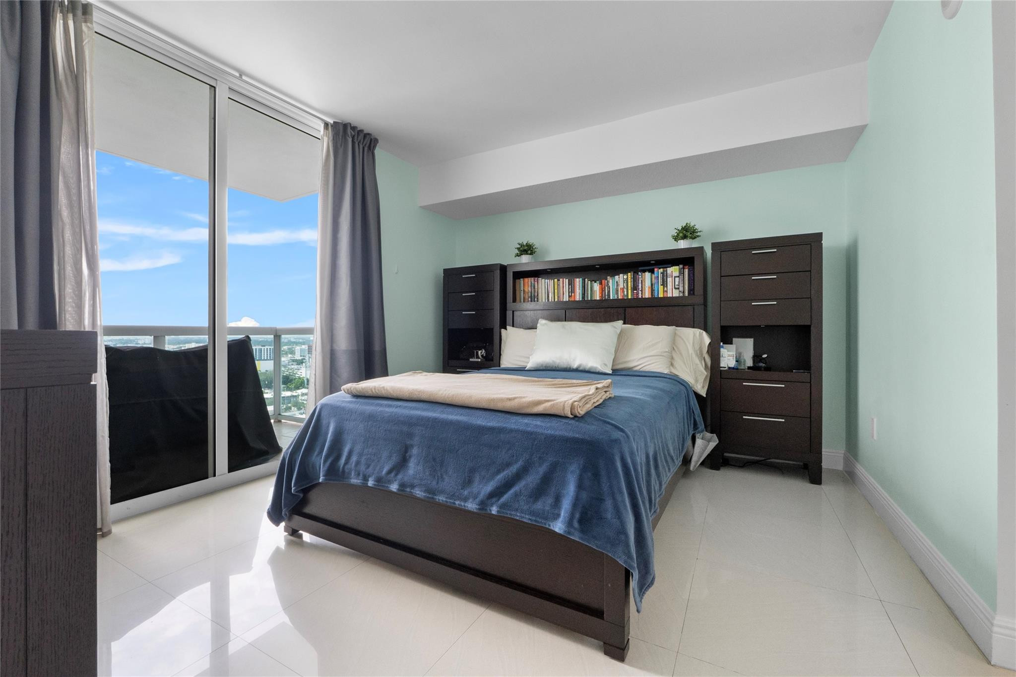 1800 N Bayshore Drive 2402