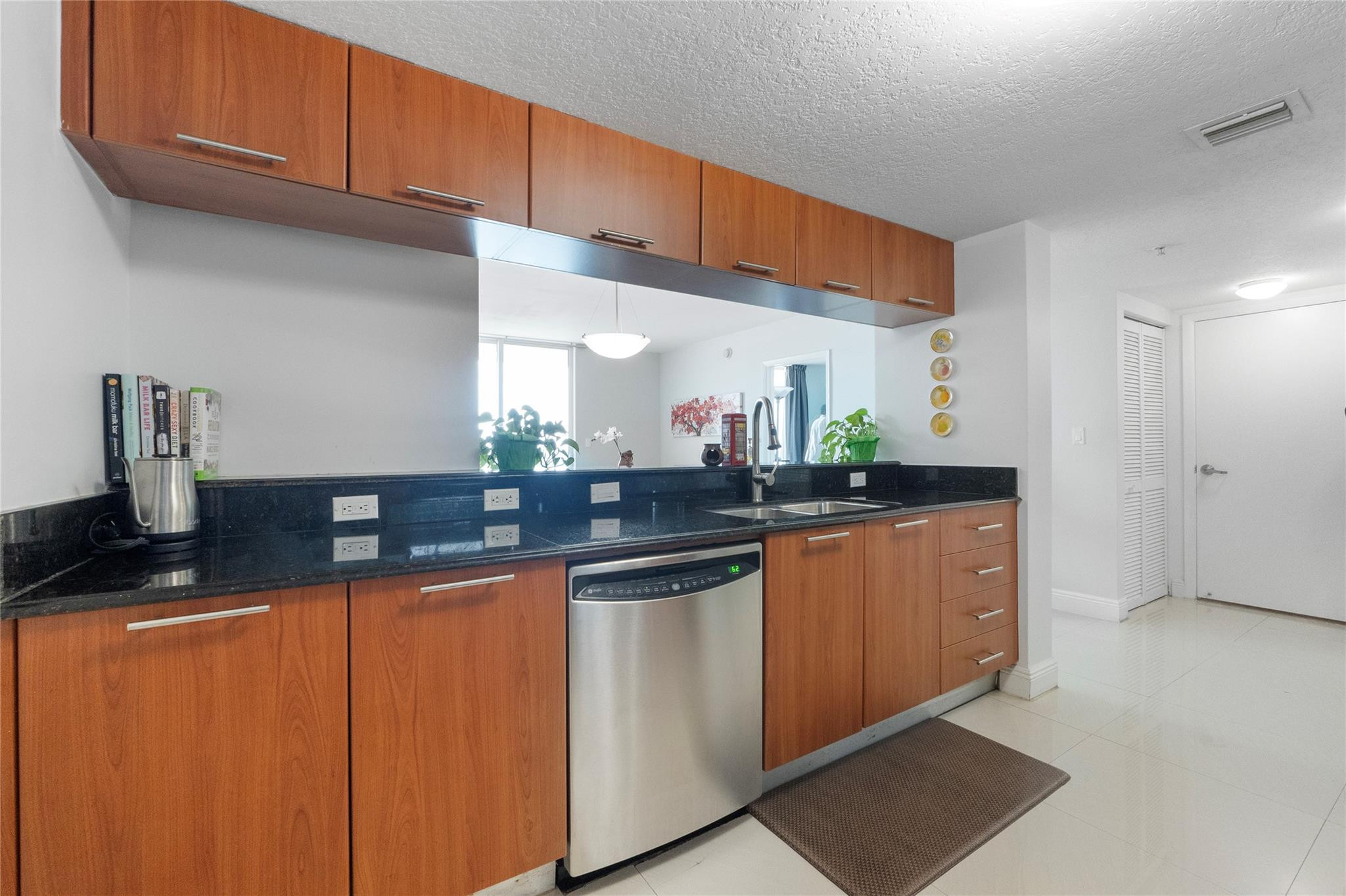 1800 N Bayshore Drive 2402