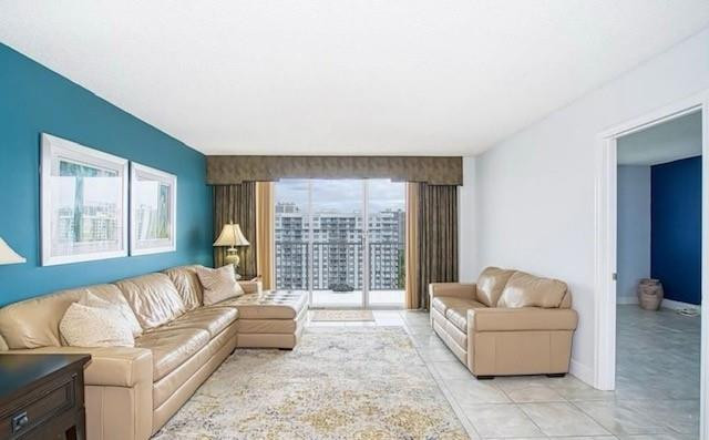 2801 NE 183rd Street 2014W
