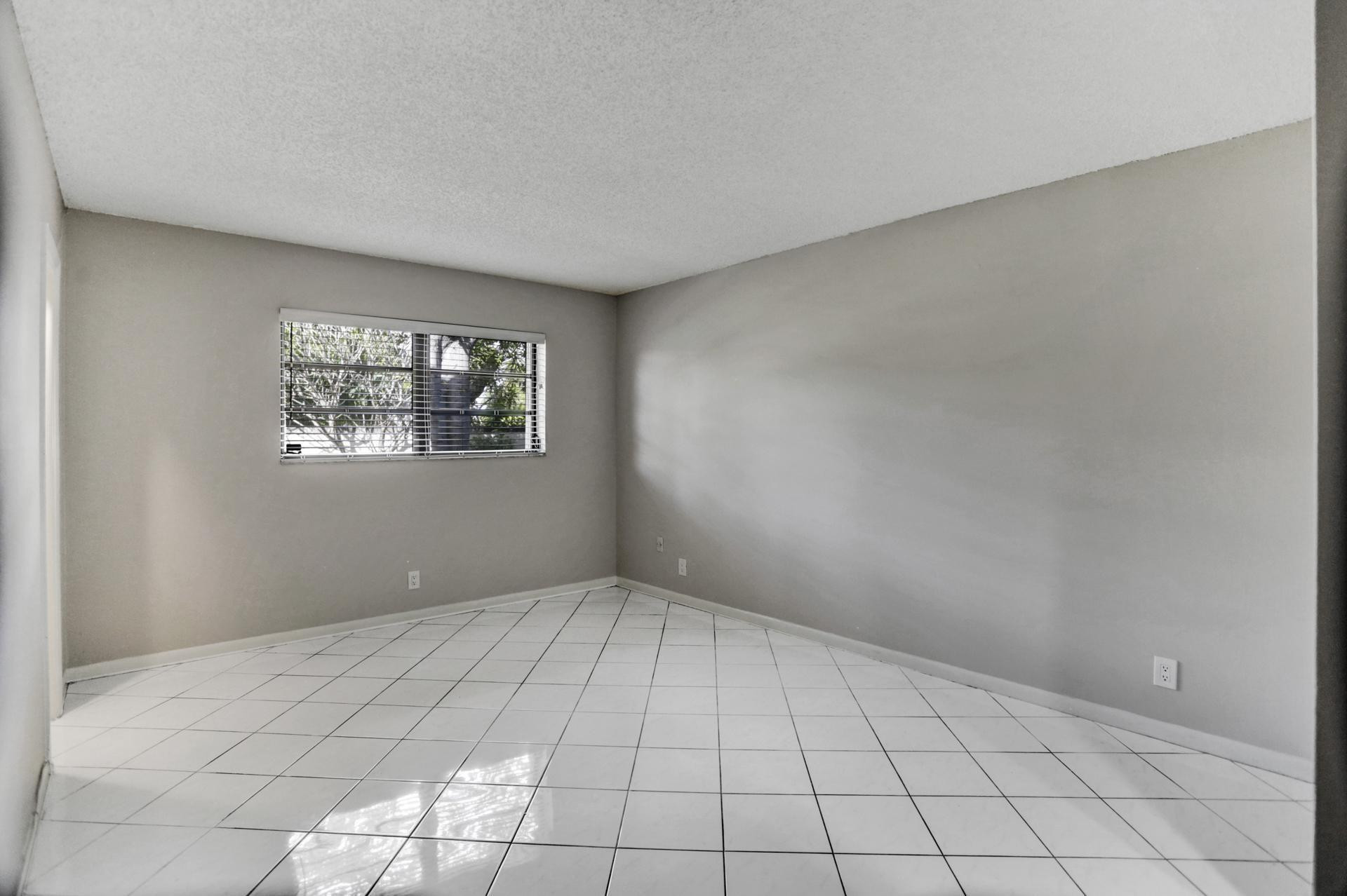 1821 NE 40th Court 307