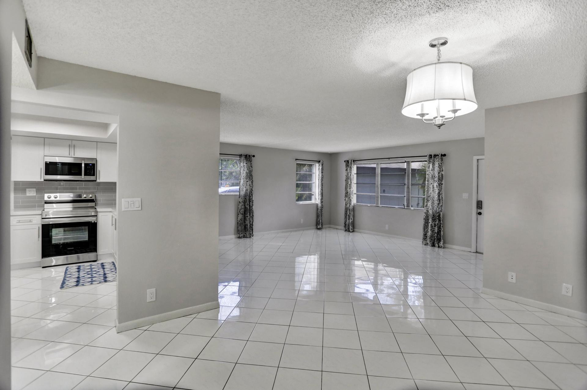 1821 NE 40th Court 307