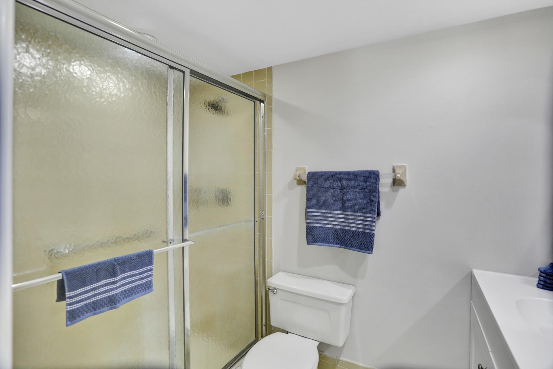 1821 NE 40th Court 307