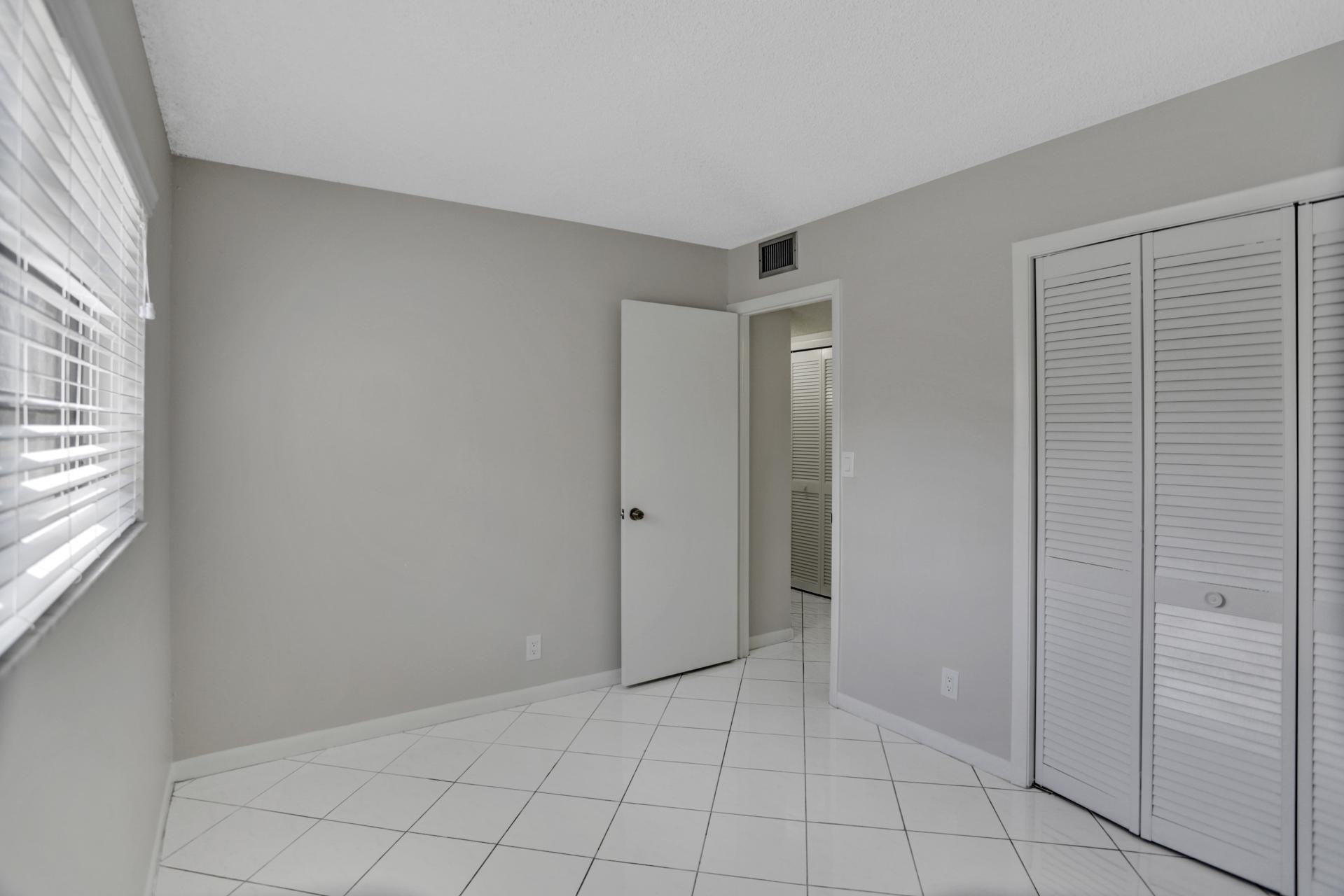 1821 NE 40th Court 307