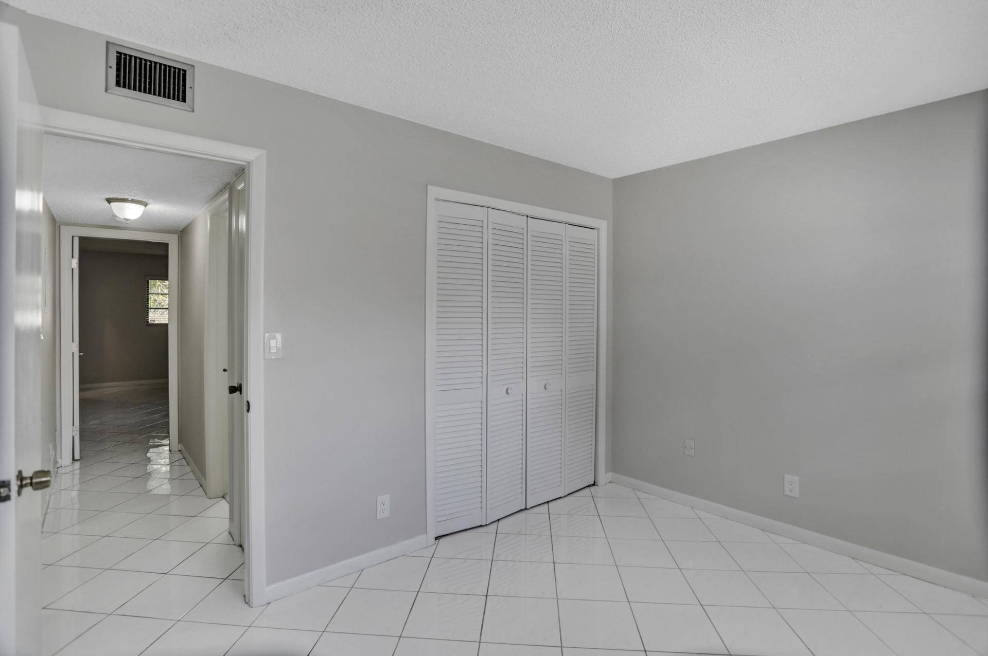 1821 NE 40th Court 307